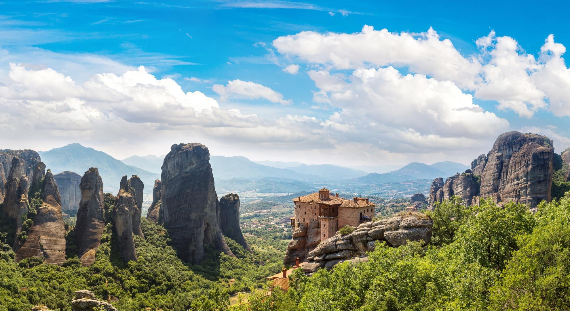 Athens to Meteora: Full-Day Monastery & Caves Tour with Lunch