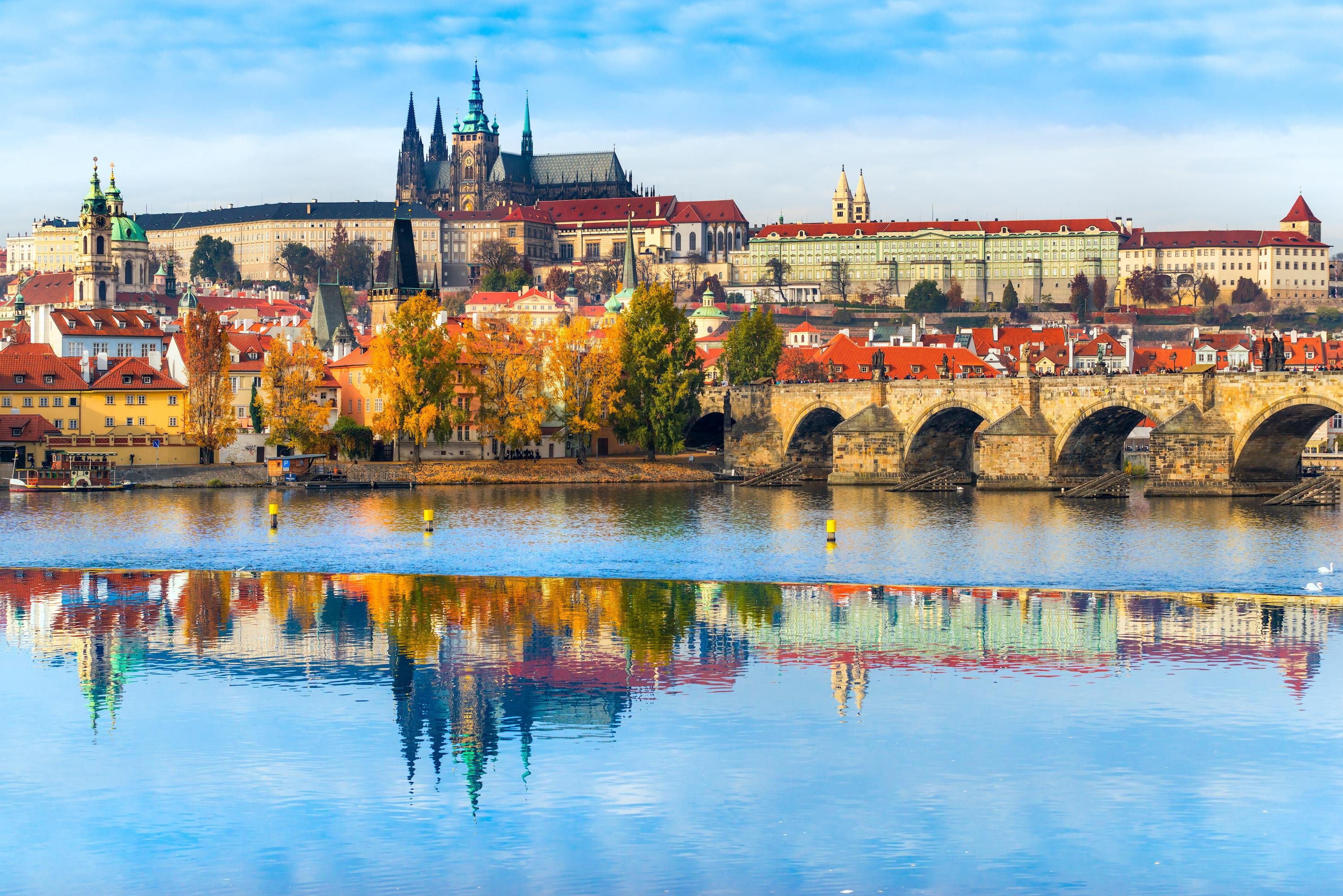 Private Vienna to Prague Day Trip with English-Speaking Driver
