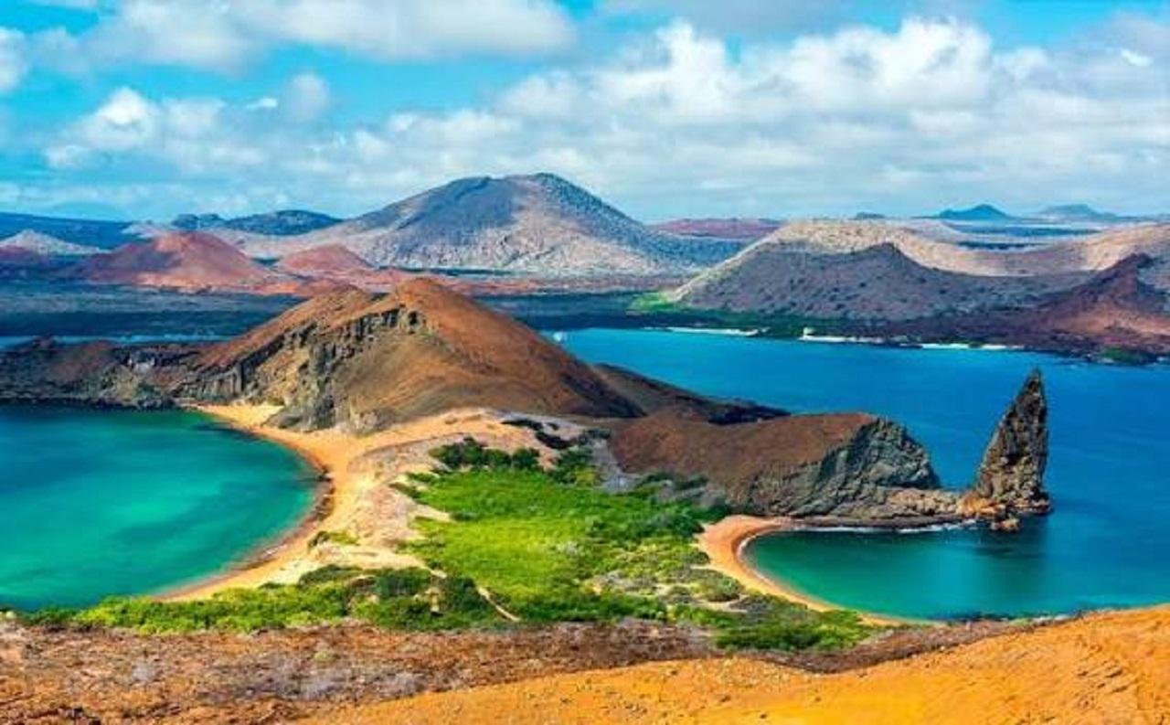 Bartolomé Island & Sullivan Bay Full-Day Expedition