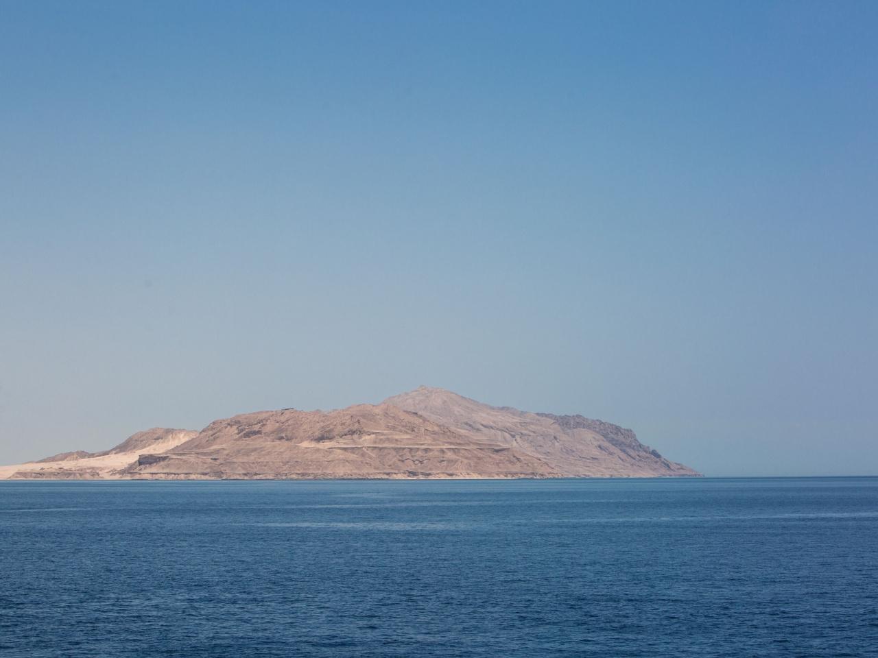 Tiran Island Snorkel & Dive Cruise from Sharm El-Sheikh with Buffet Lunch
