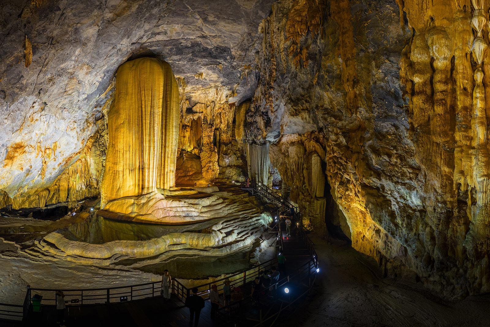 From Dong Hoi: Paradise Cave, Phong Nha Cave Tour, and Lunch