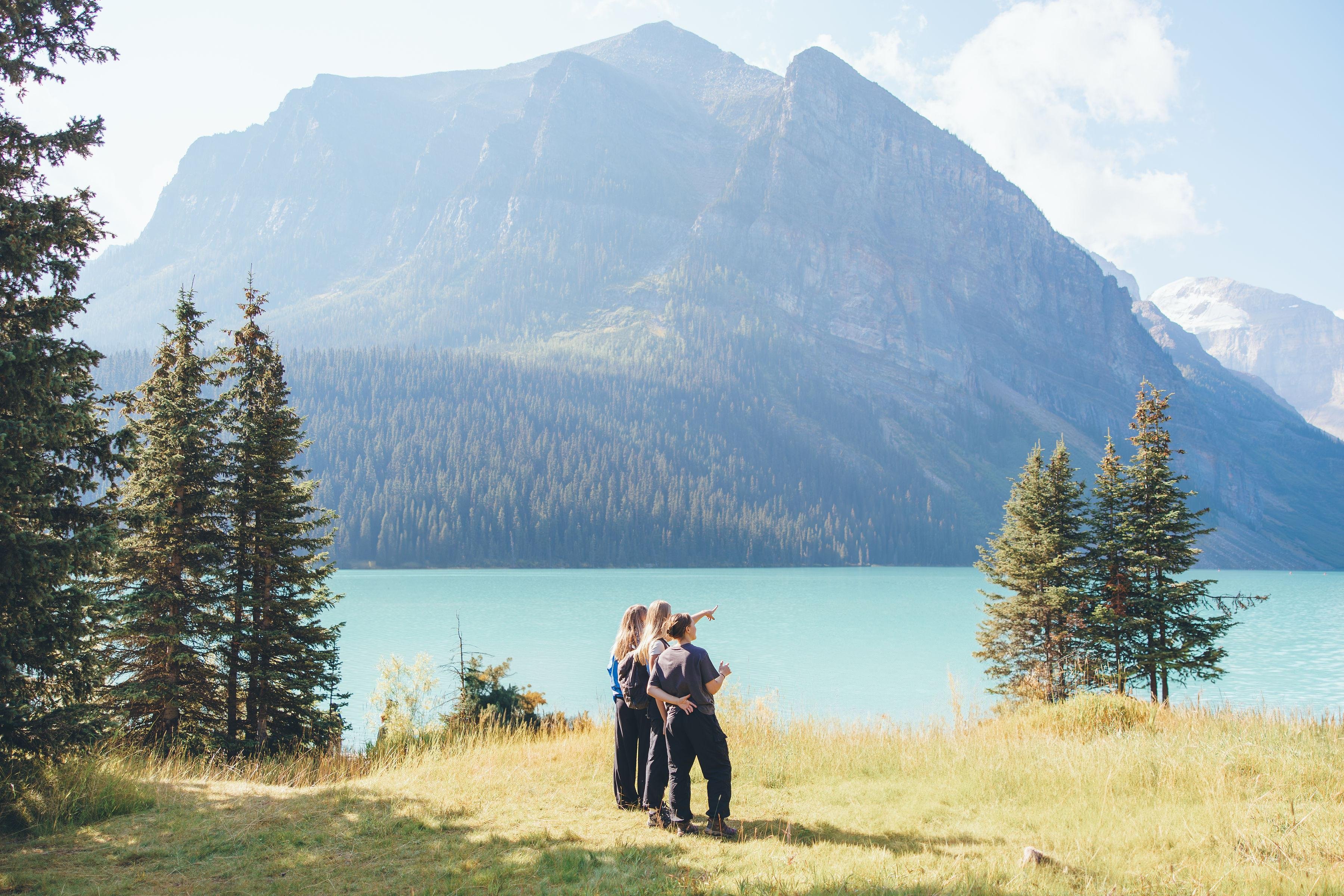 Moraine Lake shuttle tour — glacial turquoise lake and Valley of the Ten Peaks in Banff National Park — image 5