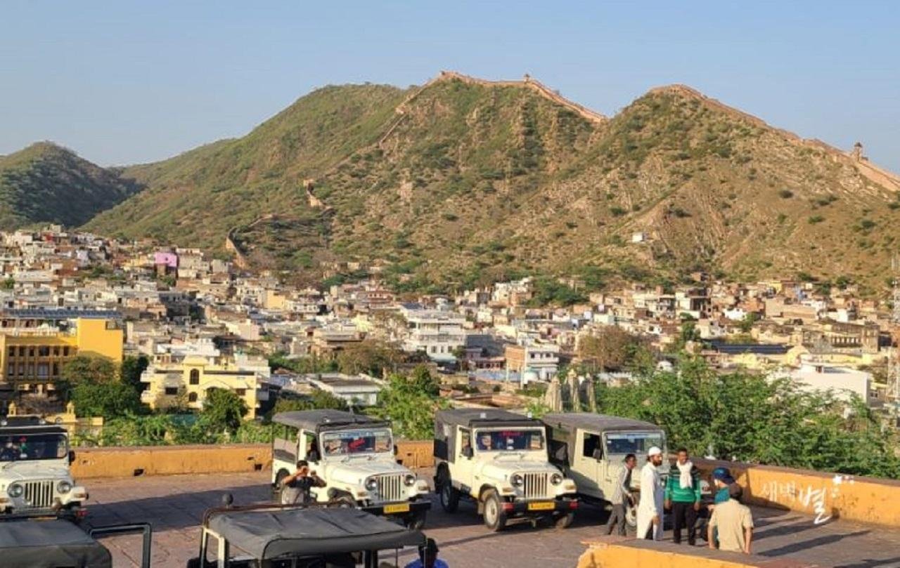 Jaipur After Dark: Private Open-Air Jeep Safari
