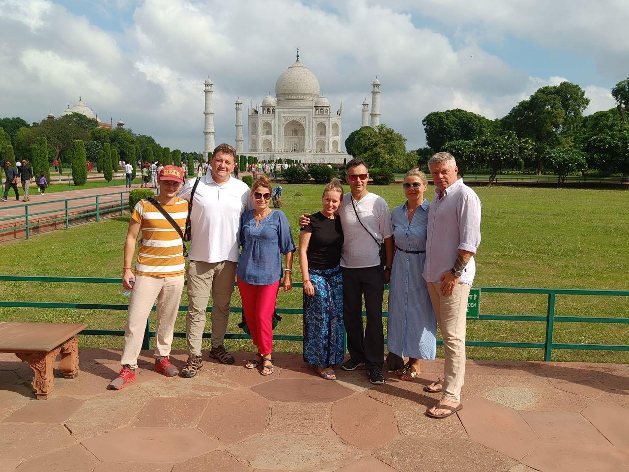 Agra Private Tour: Taj Mahal Sunrise & Agra Fort with Skip-the-Line Entry