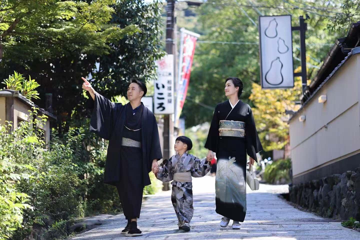 Kyoto: Kimono Makeover, Photoshoot, and Guided Tour - 2026 (Verified Reviews)