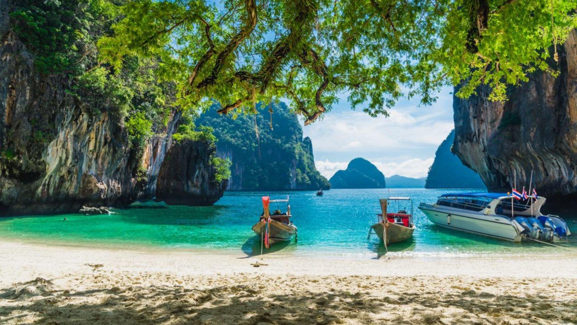Krabi Hong Islands Speedboat Day Trip with Lunch