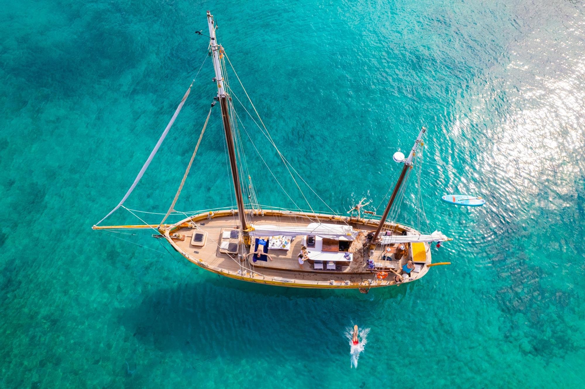 Marseille Calanques Full-Day Sailing with Lunch & Wine