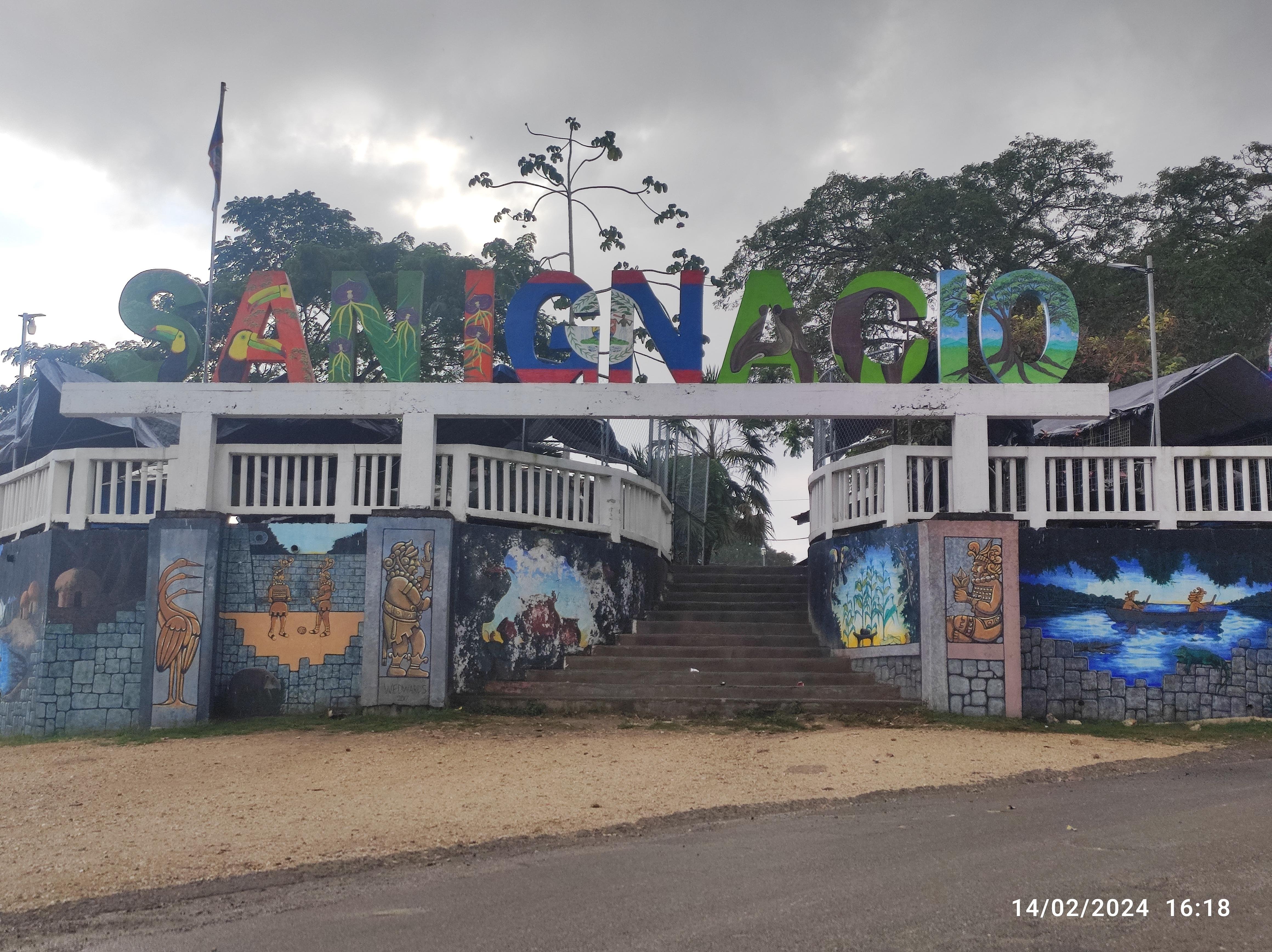 Shared Shuttle Transfer: Flores, Guatemala to San Ignacio, Belize