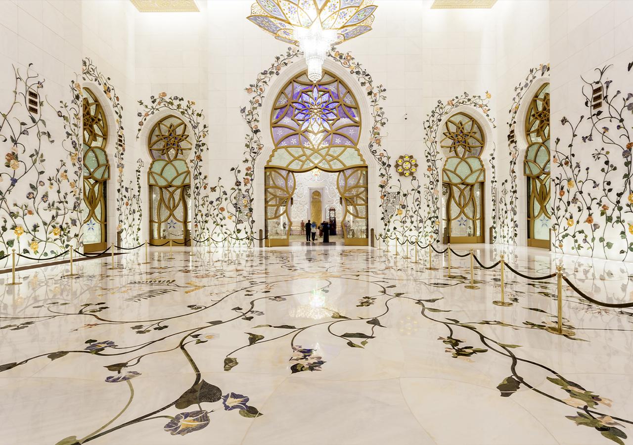 Abu Dhabi Grand Mosque, Presidential Palace & Heritage Village Day Tour from Dubai