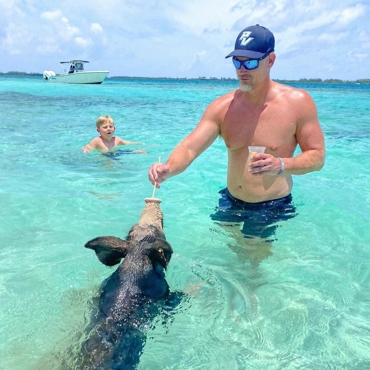 Nassau Swimming Pigs Boat Safari with Snorkeling