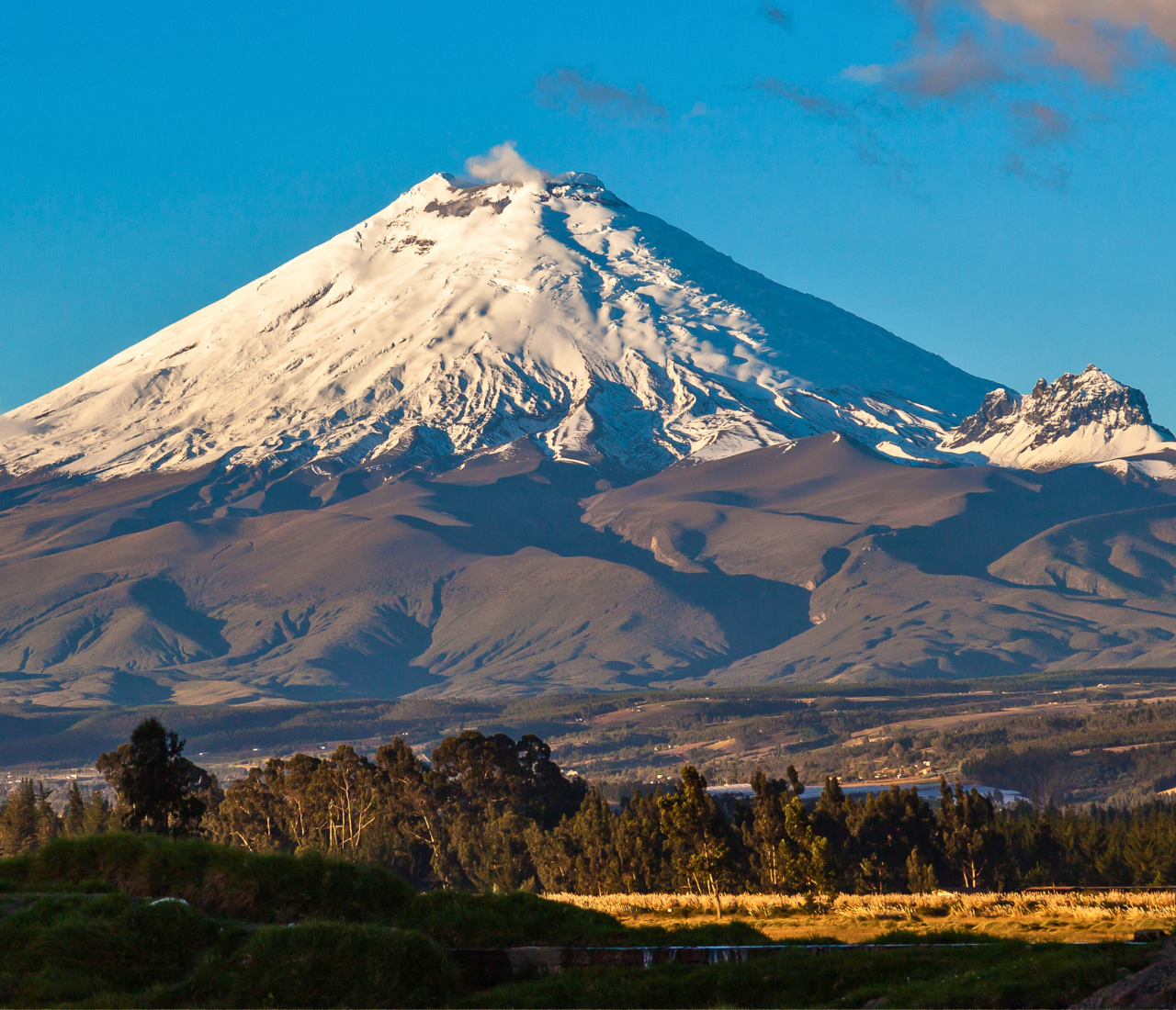 Private Cotopaxi & Quilotoa Full-Day Adventure