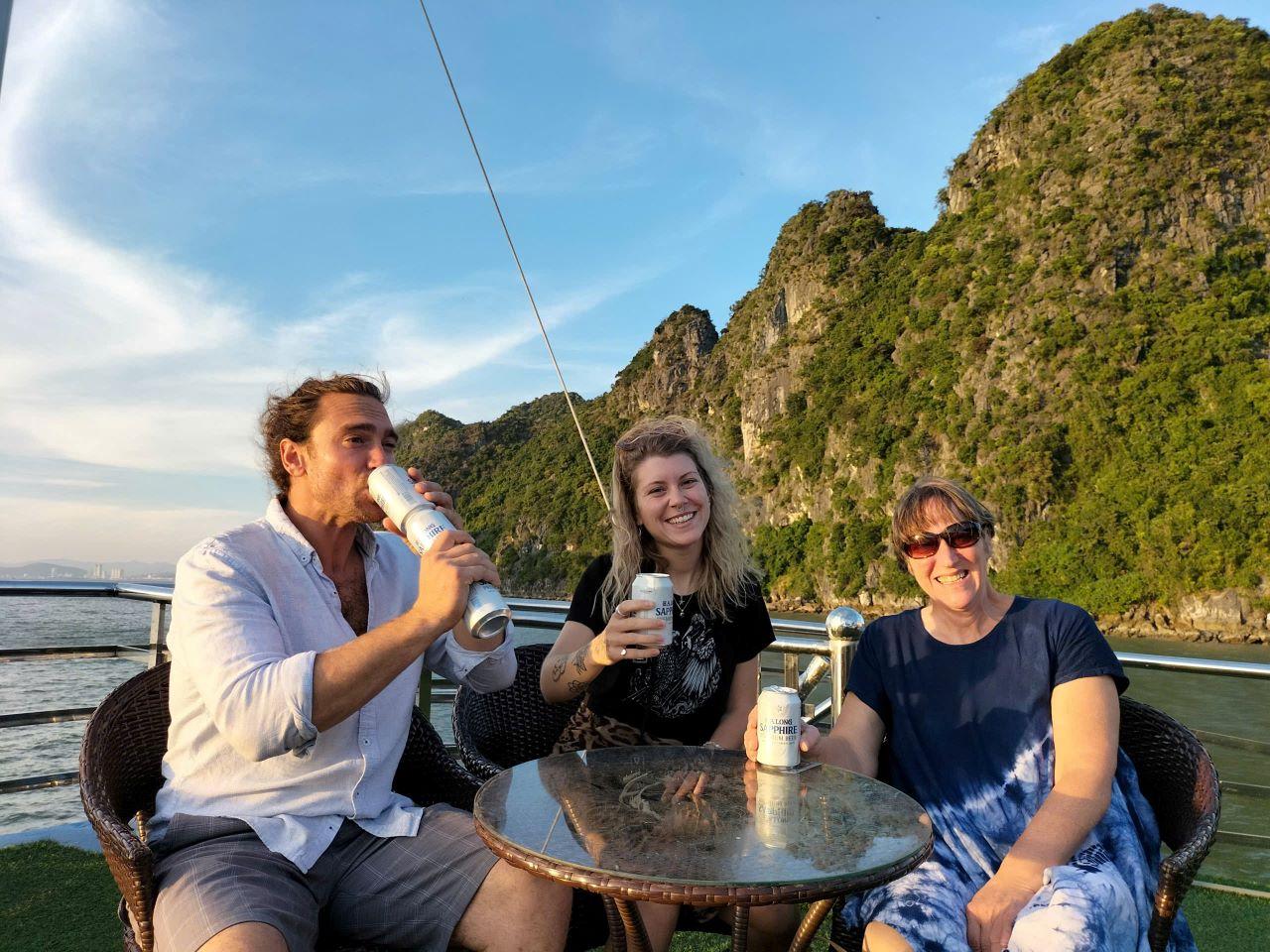 Ha Long Bay Day Trip from Hanoi: Luxury or Standard Cruise with Lunch