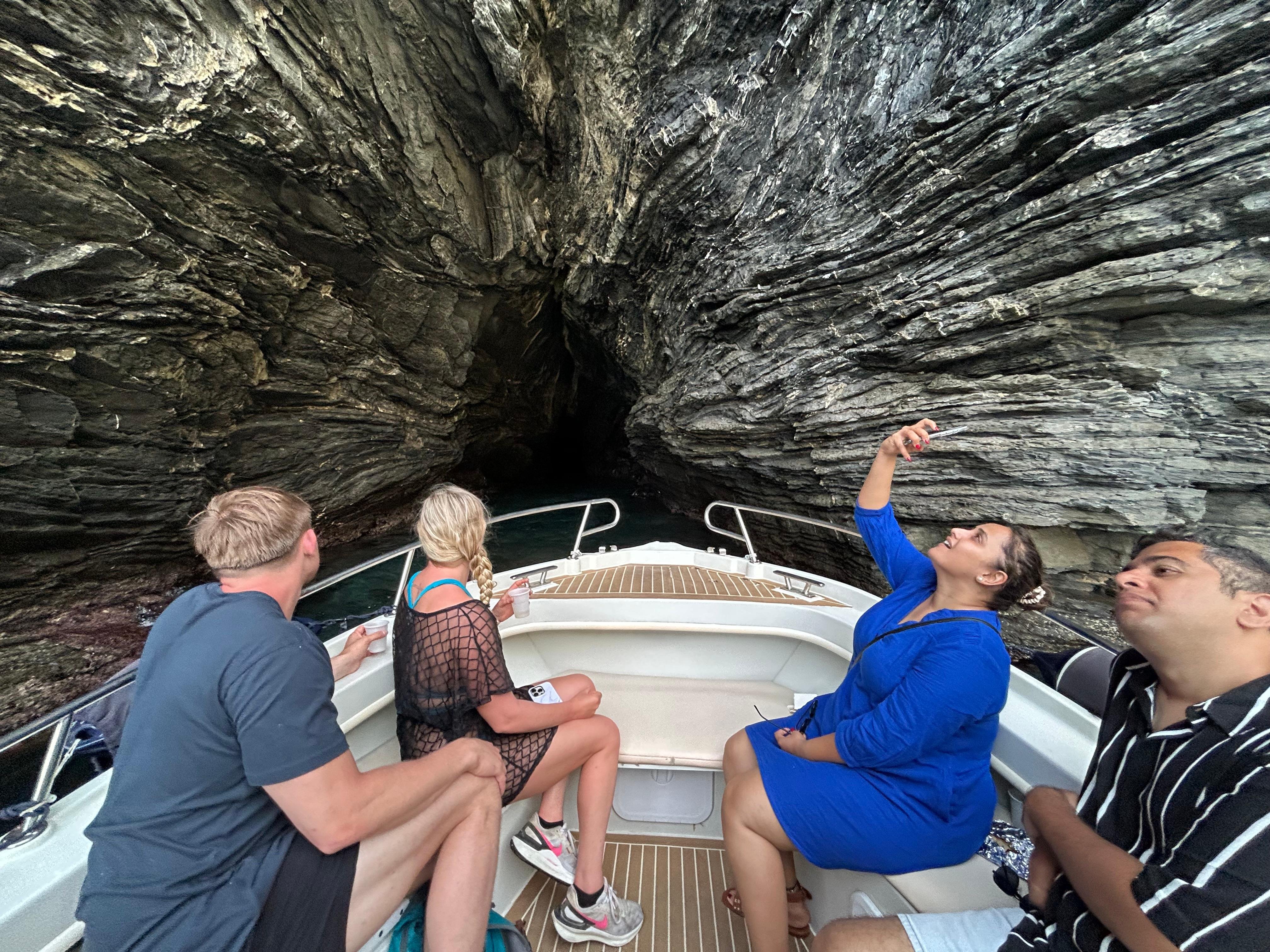 Cinque Terre Sunset Cruise with Aperitivo from Riomaggiore
