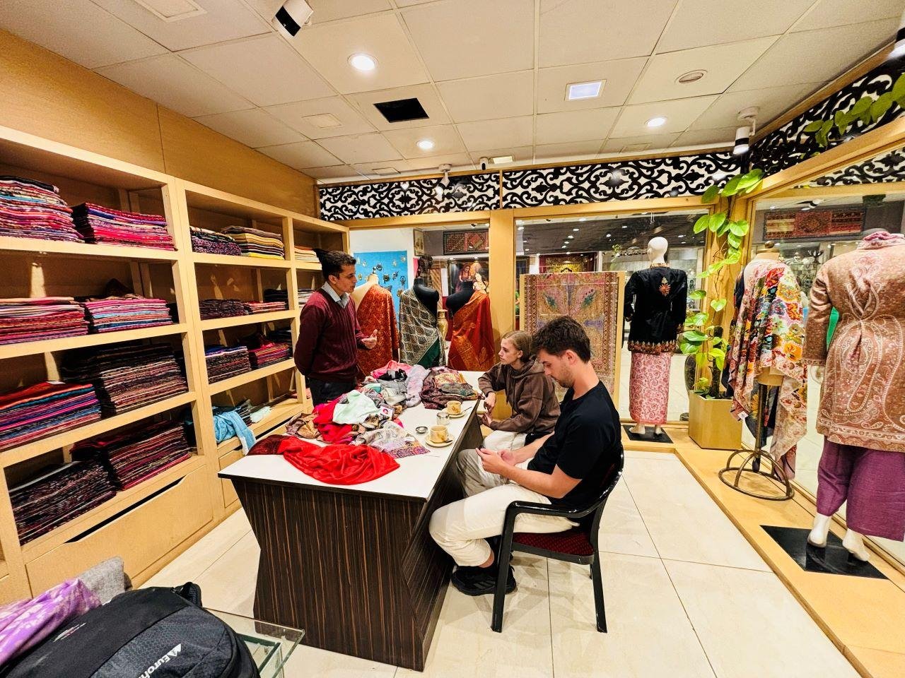 Delhi Personal Shopping Tour with Local Female Expert