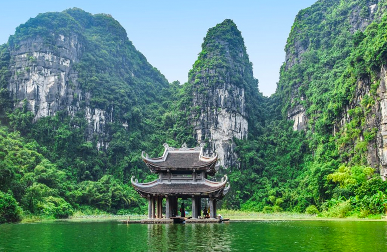 Ninh Binh Day Tour: Hoa Lu, Trang An & Mua Cave