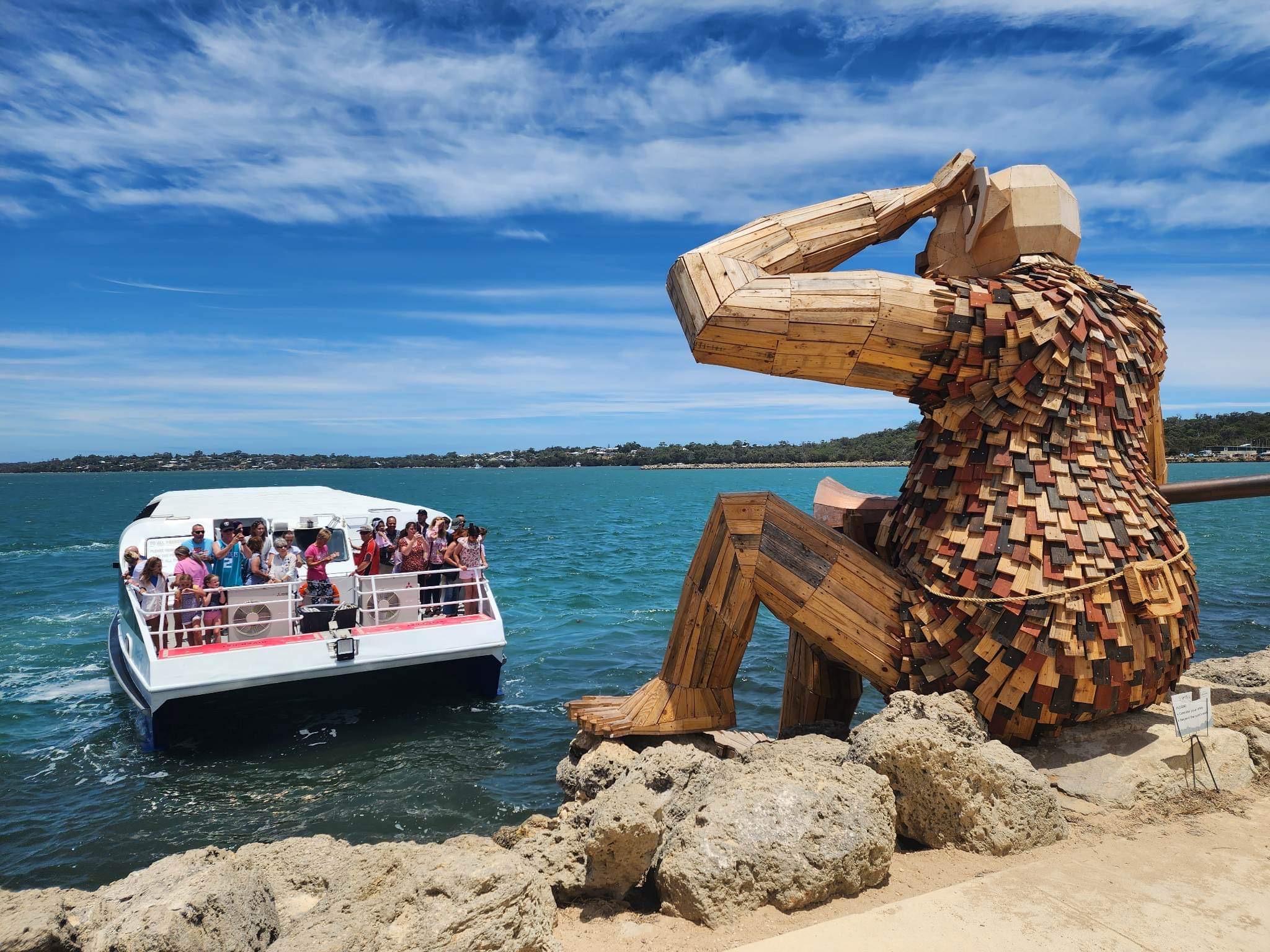 Mandurah Dolphin & Giant Sculpture Cruise