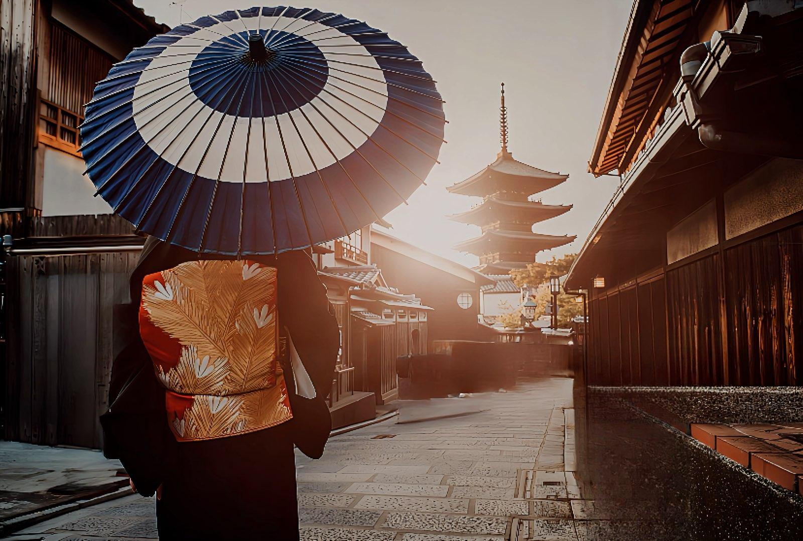 Gion Corner Kyoto - evening streets and teahouse district around the theatre — image 23