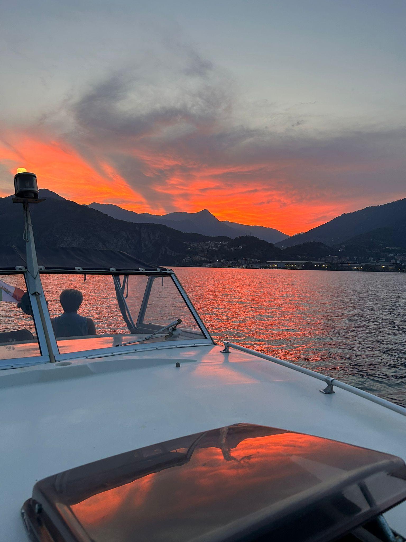 Private Sunset Boat Cruise on Lake Iseo with Aperitivo