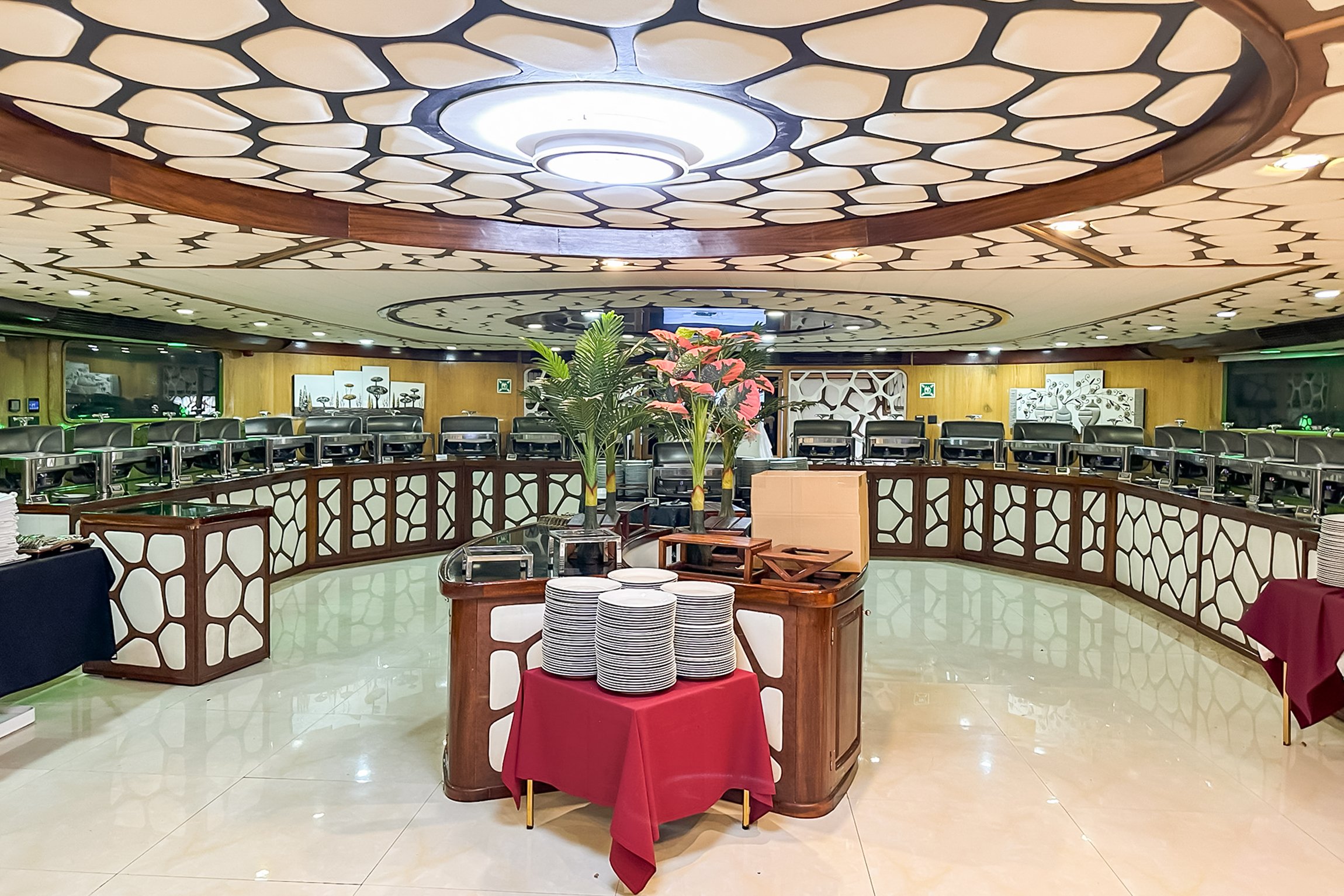 Dubai Mega Yacht Dinner Cruise with Buffet