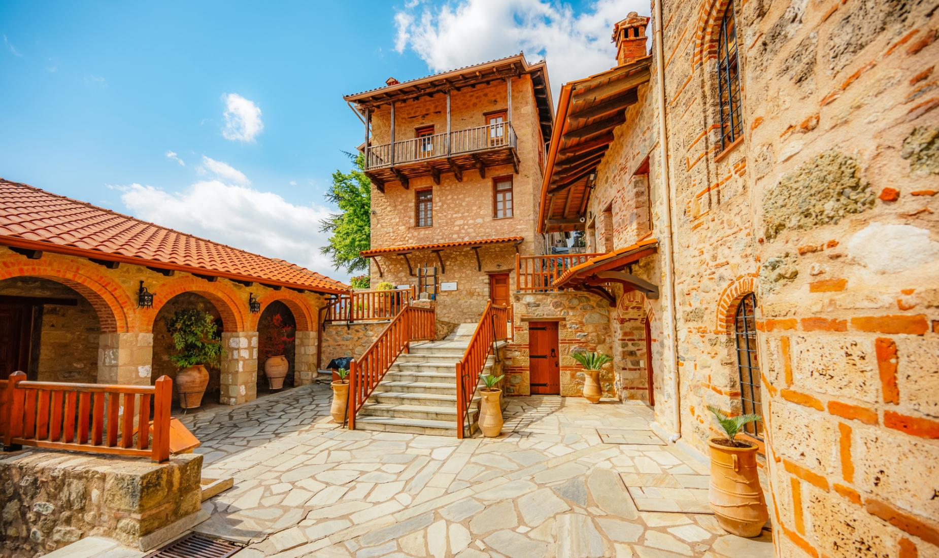 Athens: Meteora Monasteries Tour, Live Guide, Caves & Lunch