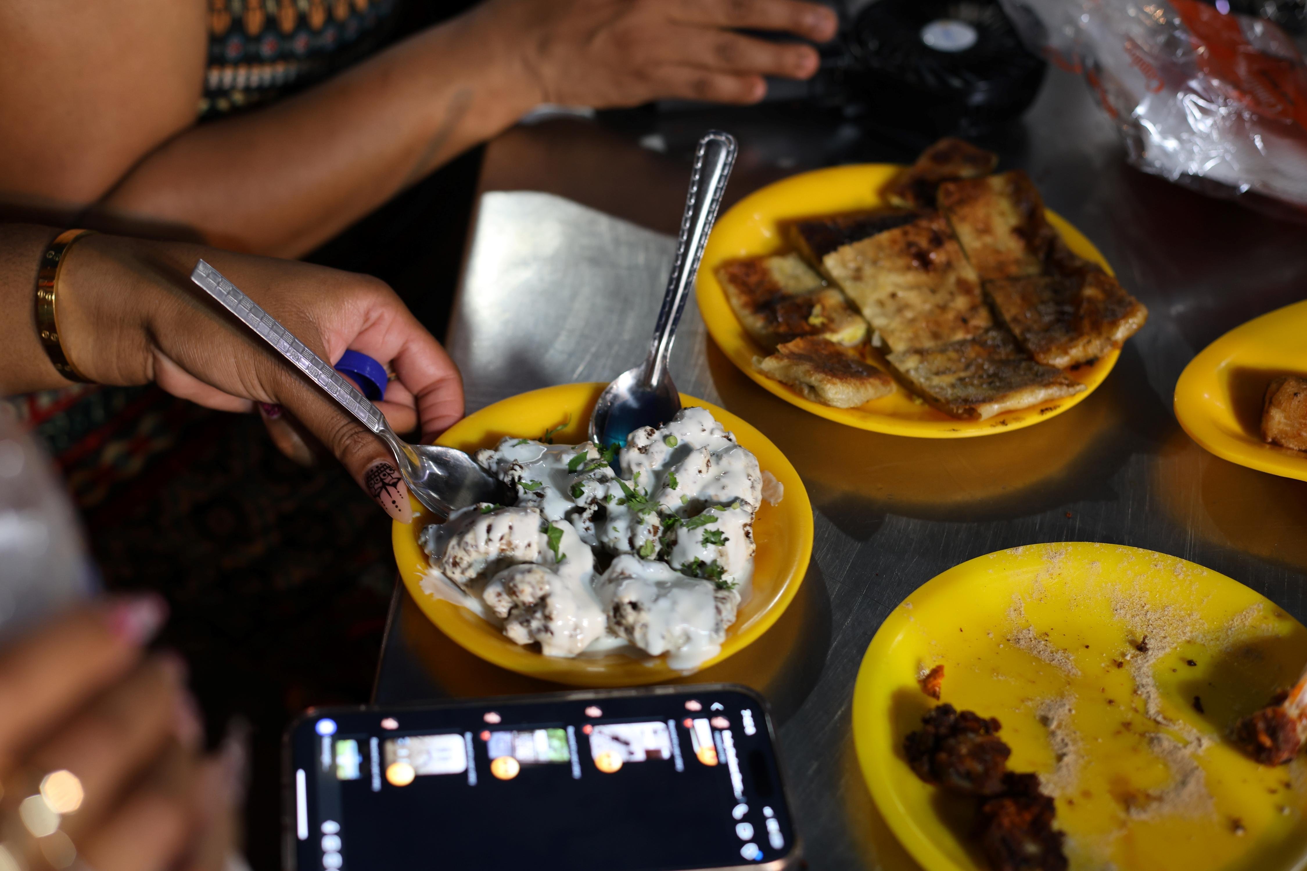 Mumbai Sunset & Street Food Bazaar Adventure