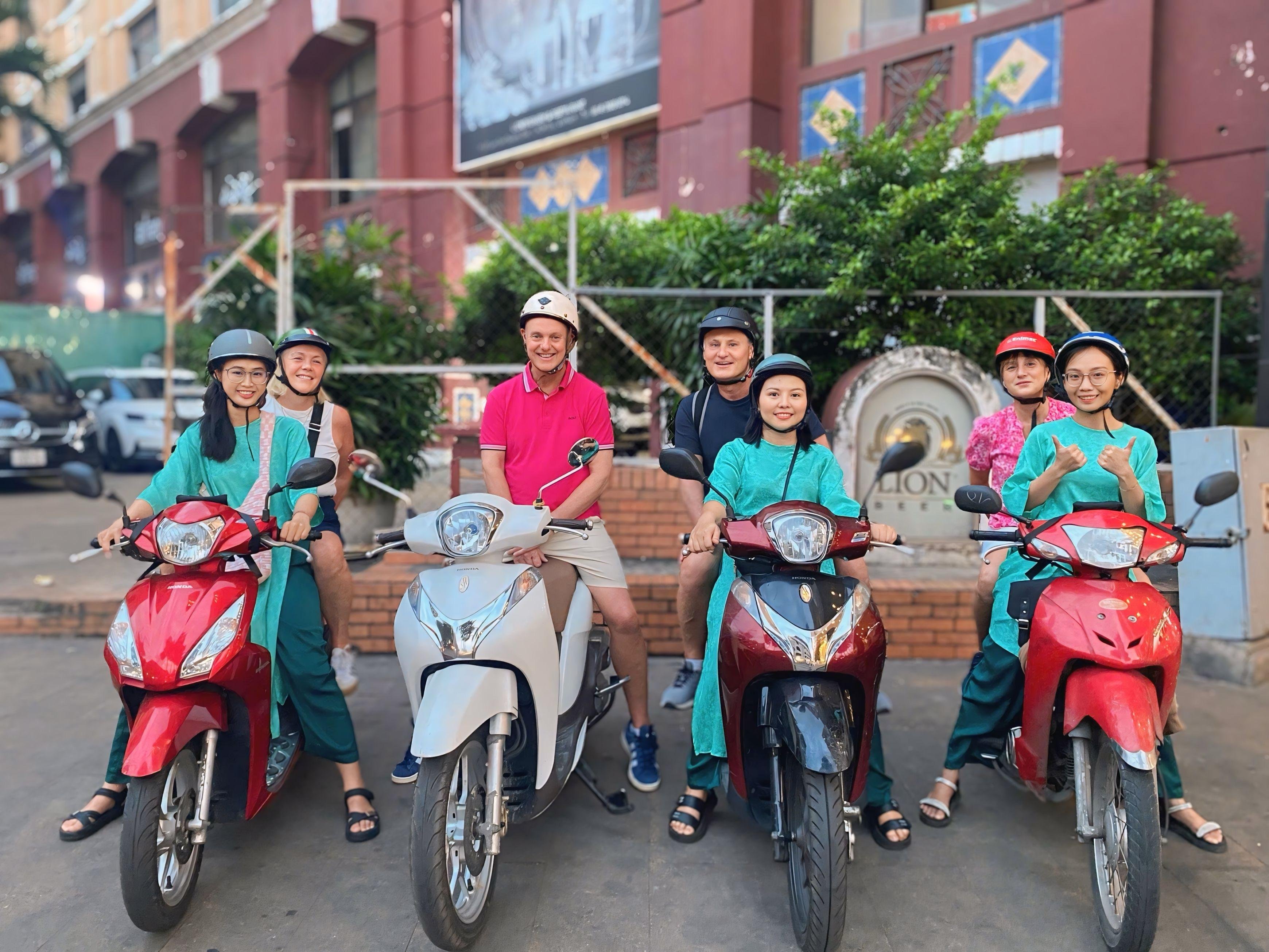 vespa food tour in Saigon — photo 2
