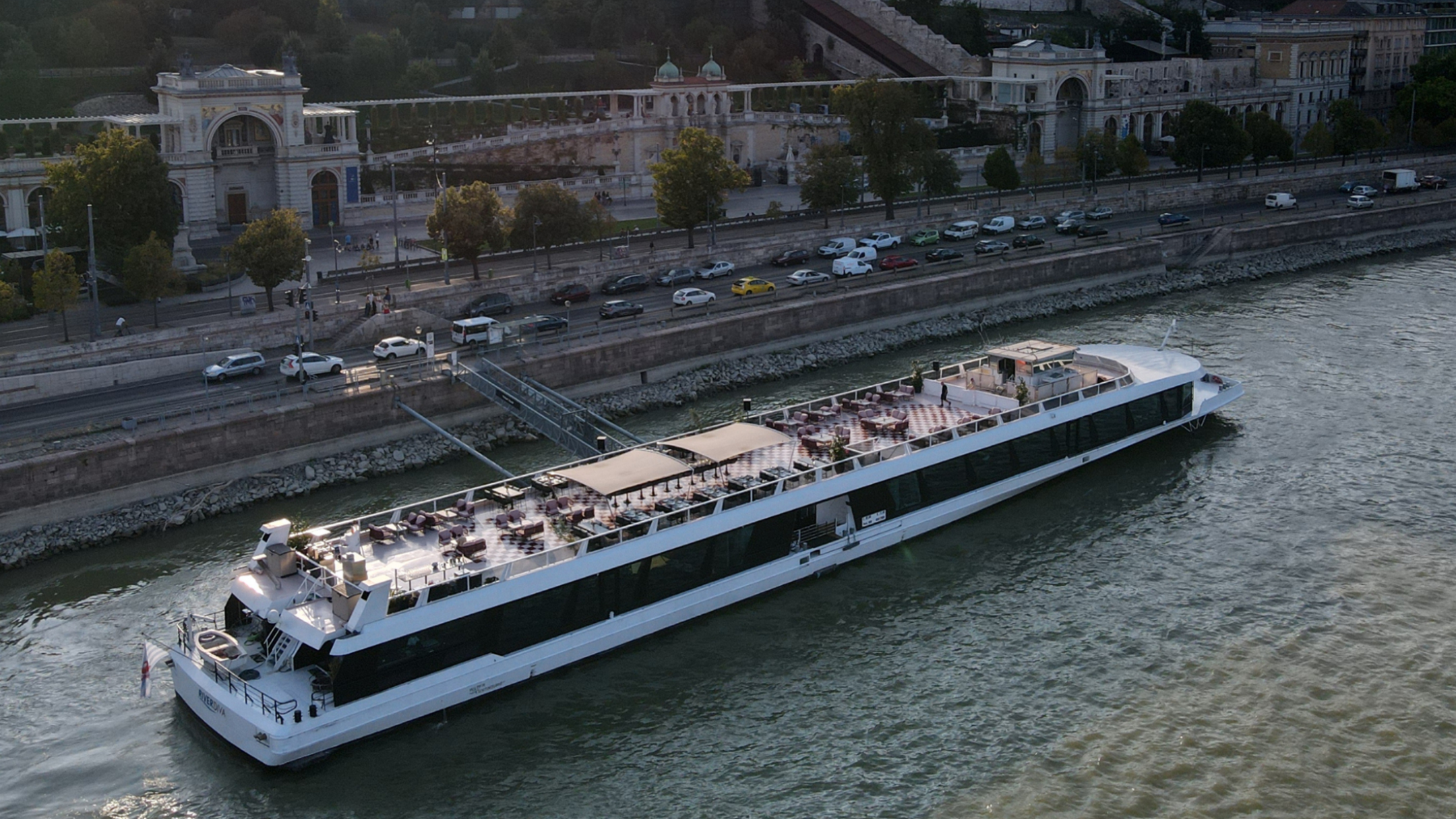 Budapest Dinner Cruise on the Danube — image 25