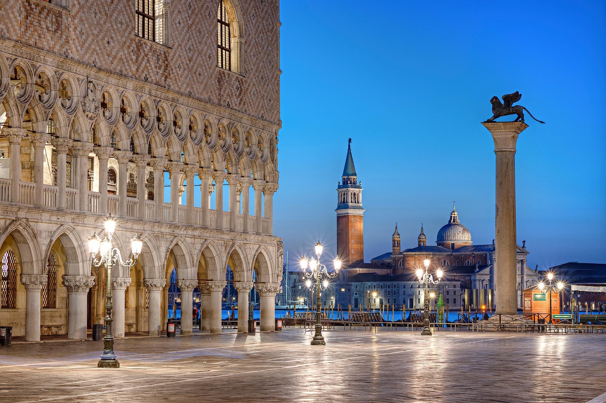 Milan to Venice Day Trip with Lagoon Boat Ride & Walking Tour