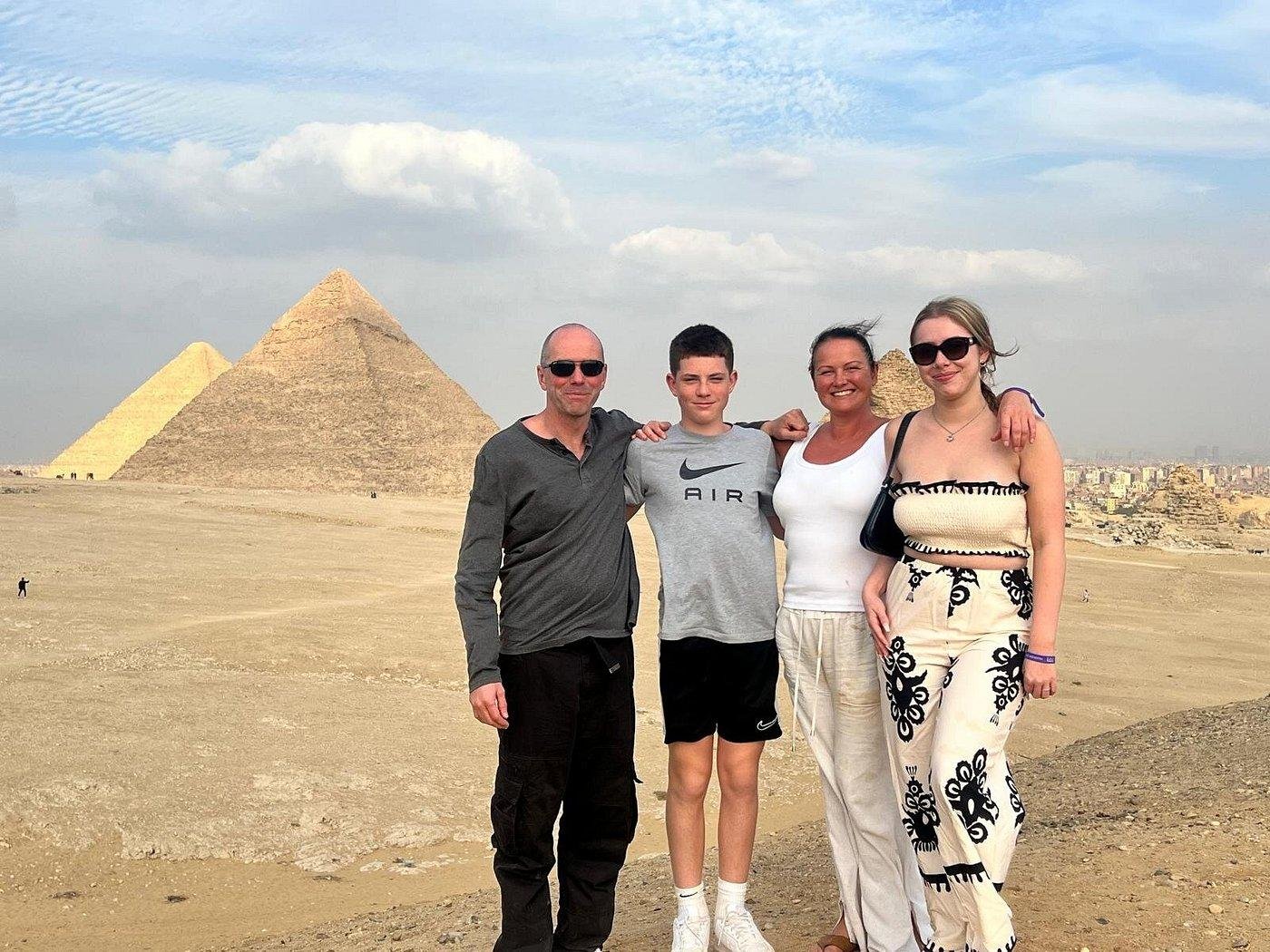 Sharm El Sheikh: Cairo Day Trip by Flight with Pyramids & GEM Museum