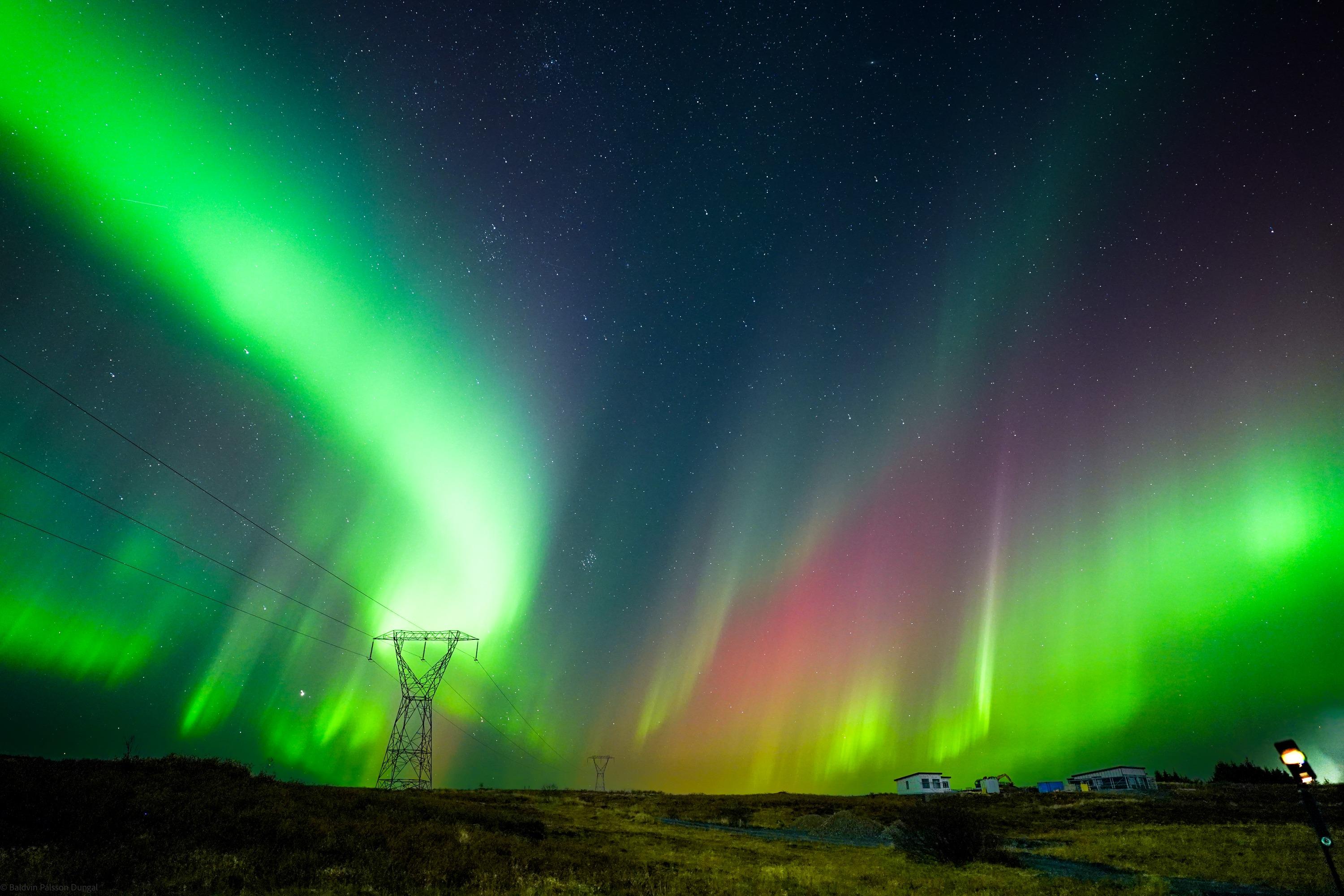 Reykjavik Northern Lights Minibus Hunt with Hot Cocoa