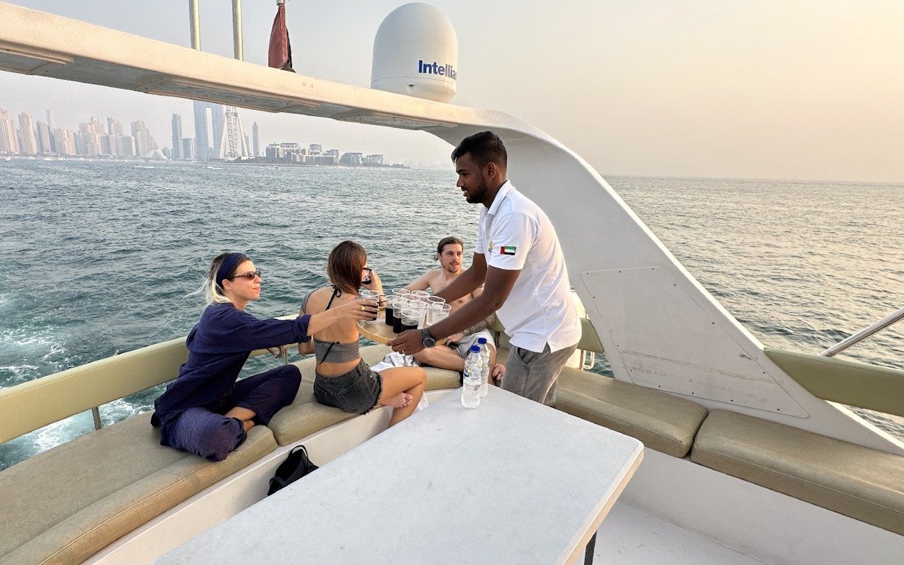 Dubai Sunset Yacht Cruise with Snacks & Drinks