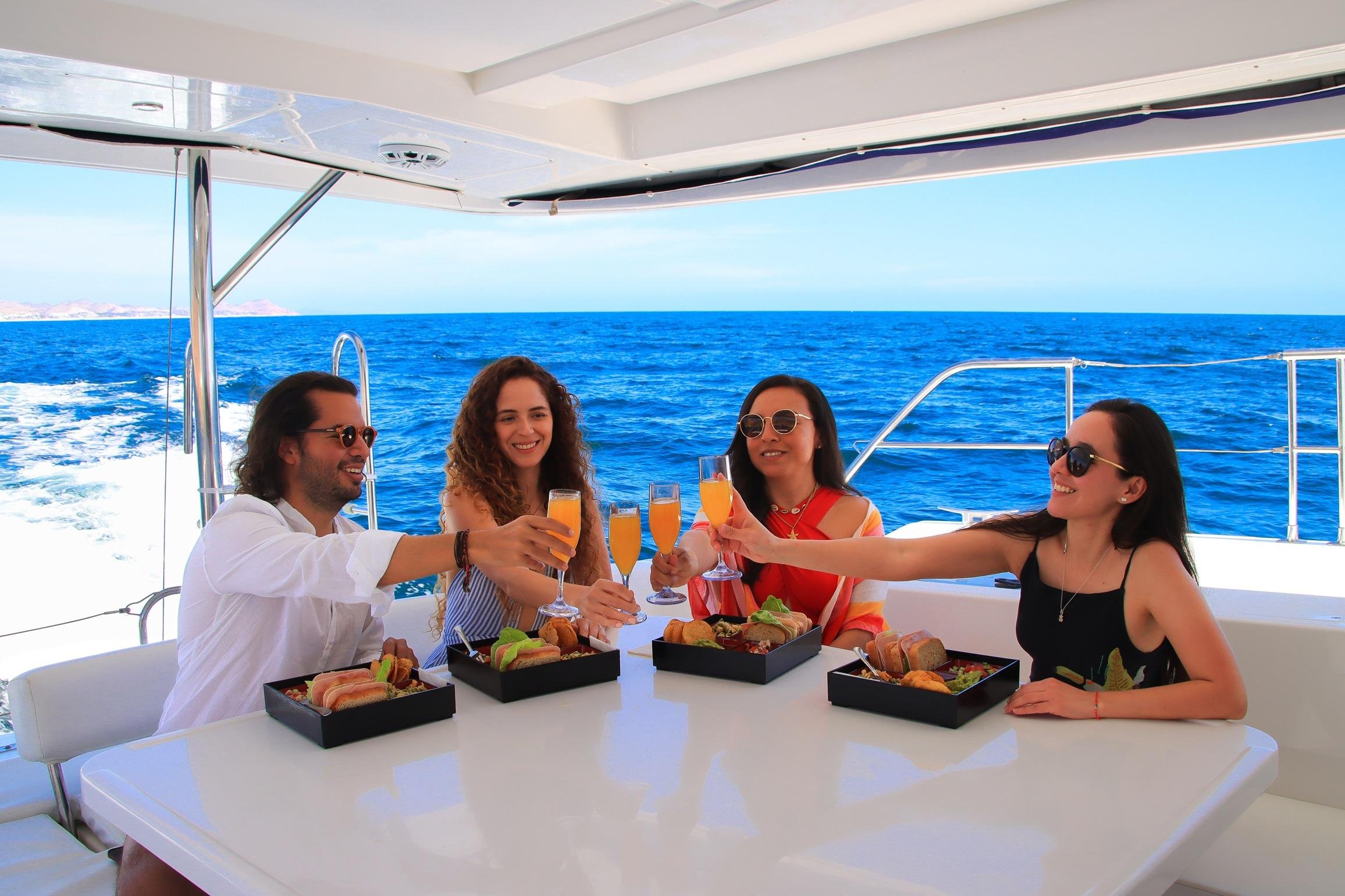 Cabo San Lucas: Luxury Catamaran Snorkel Tour with Lunch