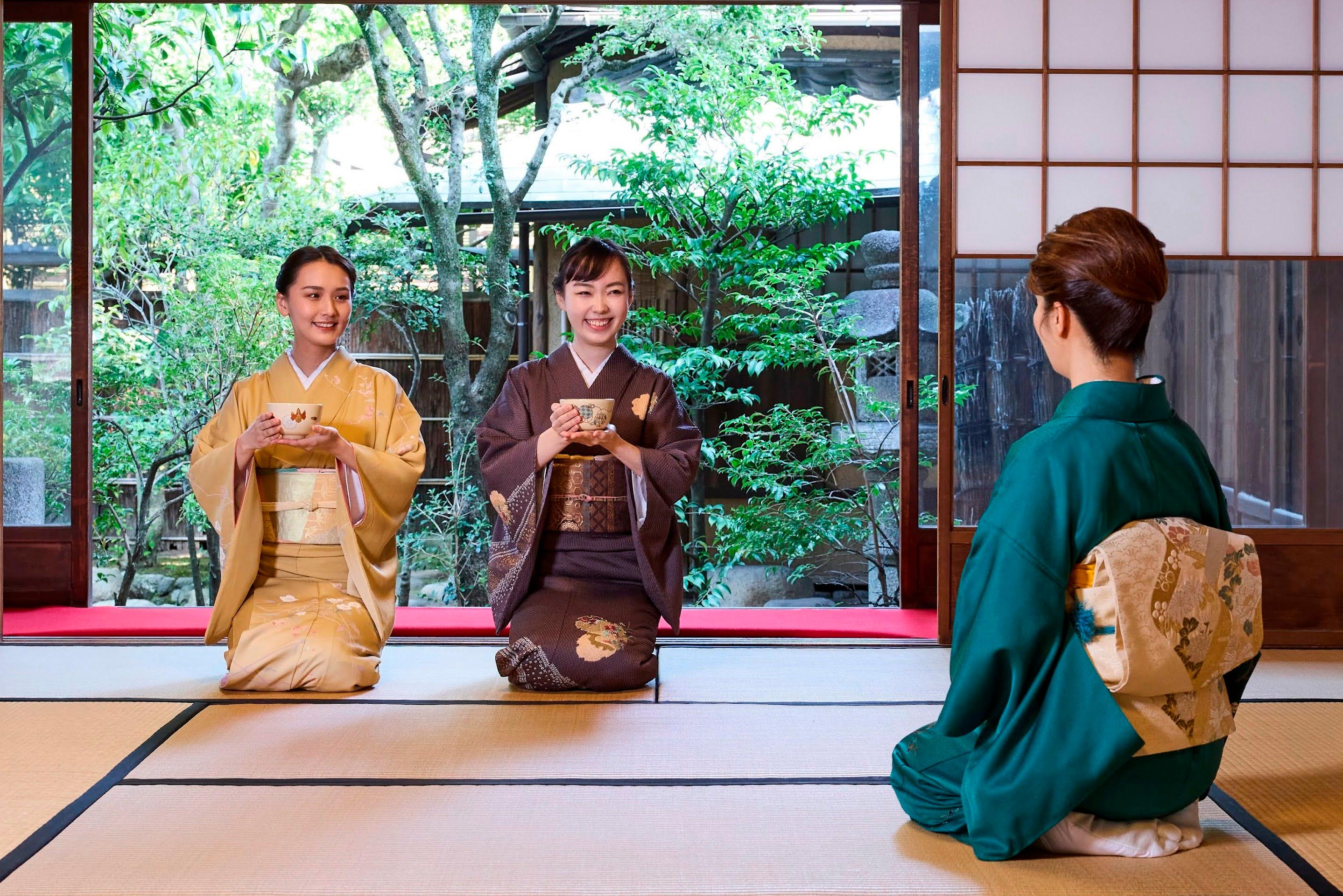 Karasumashijo: Kimono Tea Ceremony with Matcha and Sweet