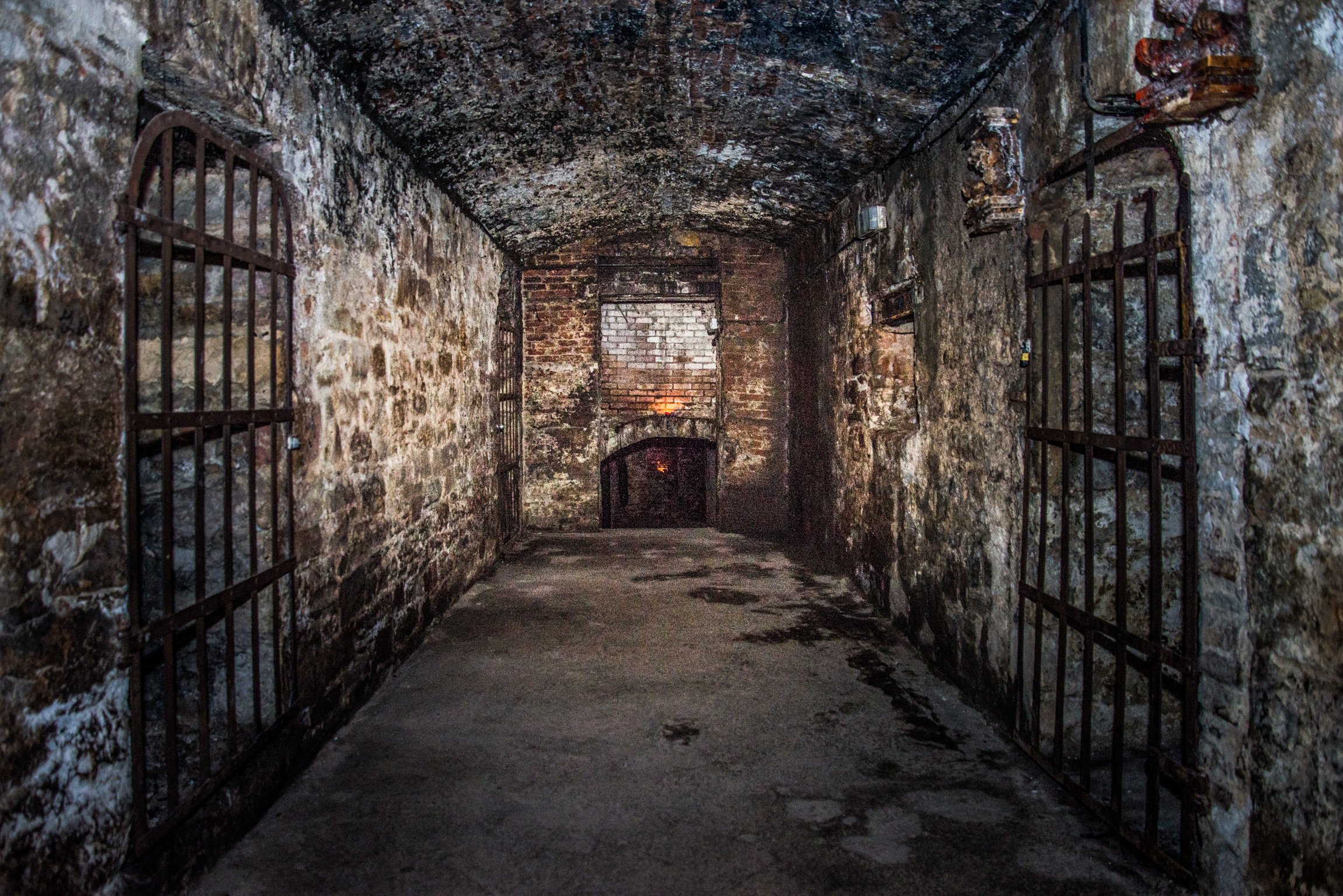Edinburgh: Late-Night Underground Vaults Terror Tour