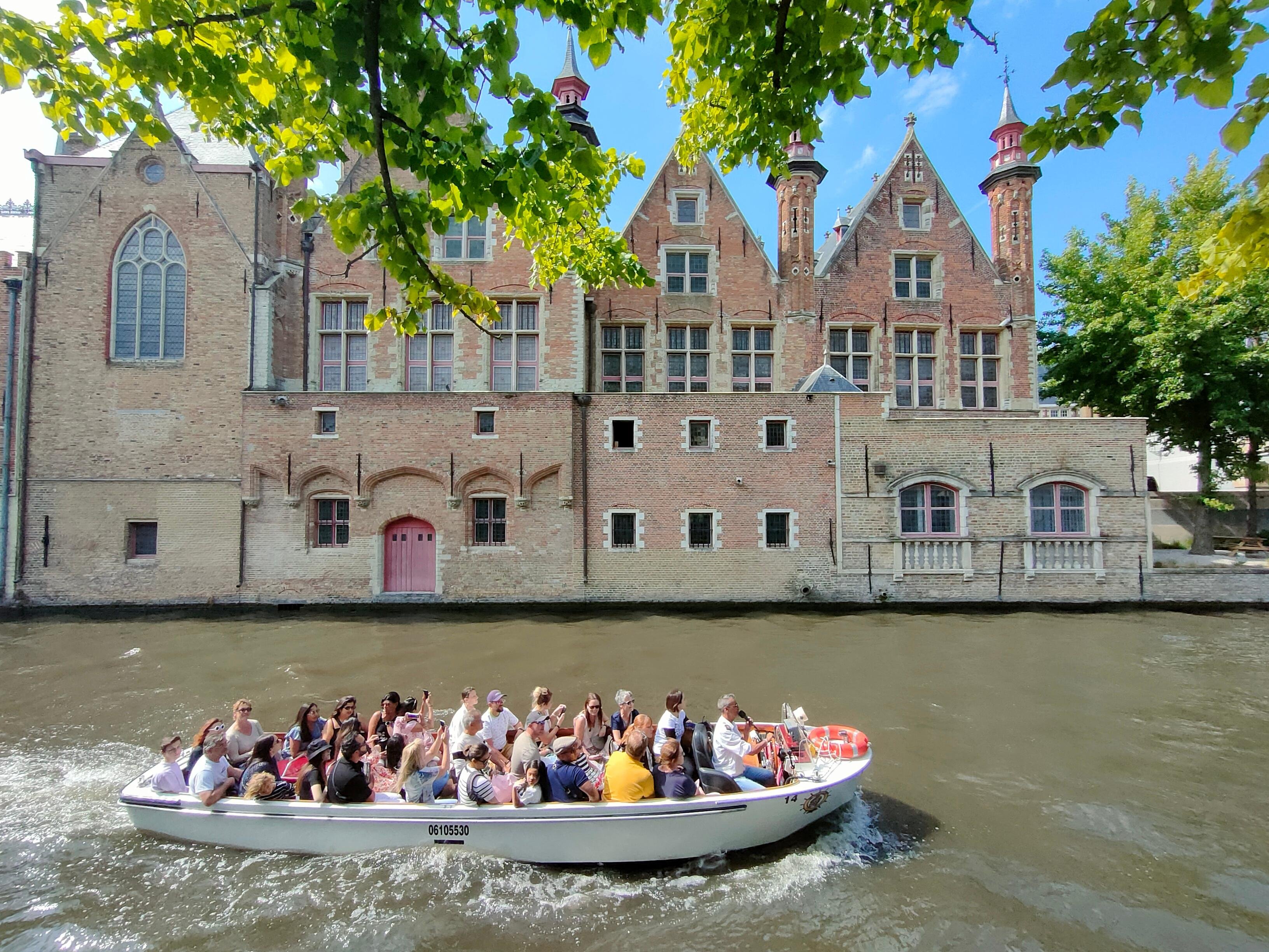 Bruges canal boat tour — medieval canals, low bridges, the Belfry and the Beguinage in the Venice of the North — image 5