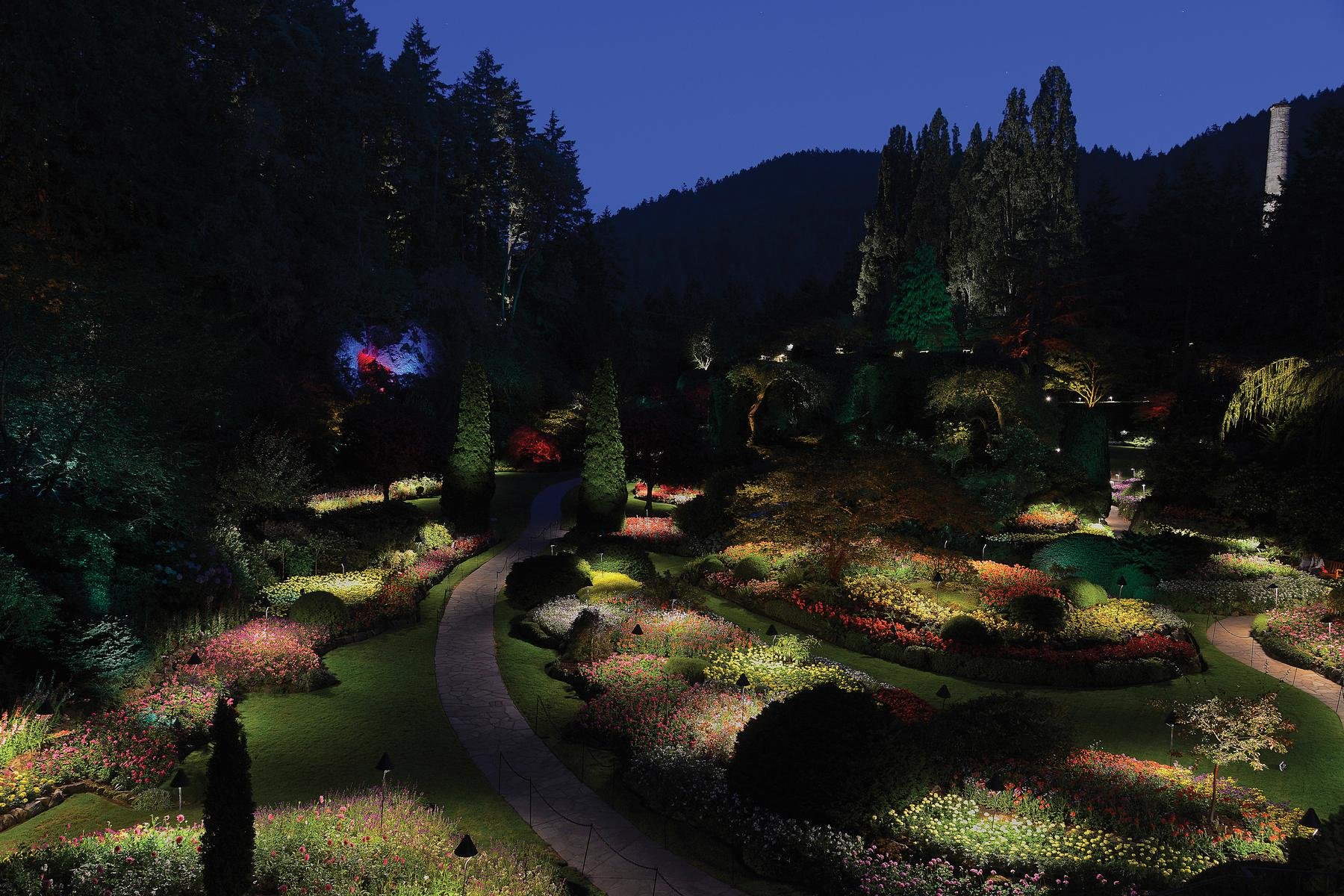Victoria City Highlights & Butchart Gardens Guided Combo