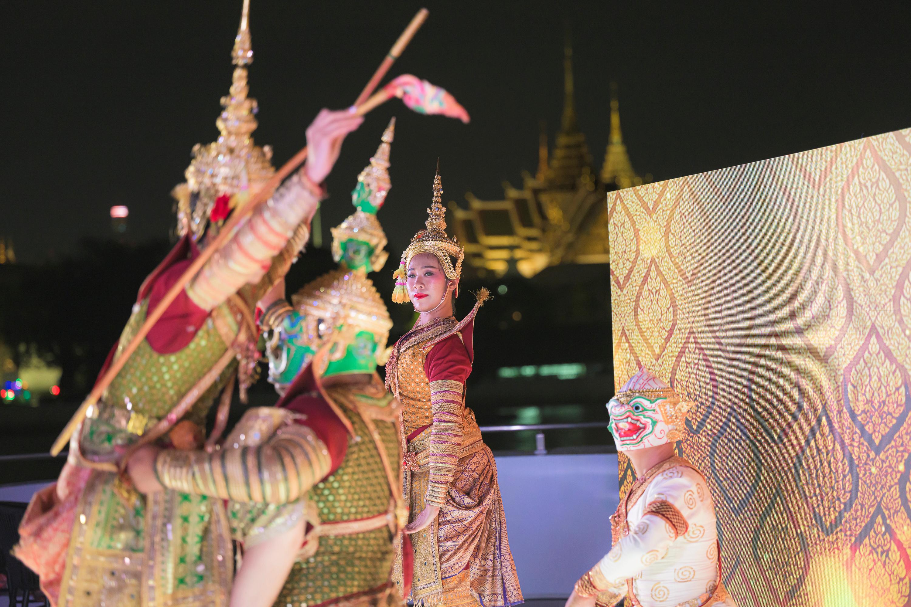 Bangkok Chao Phraya Dinner Cruise with Cultural Show