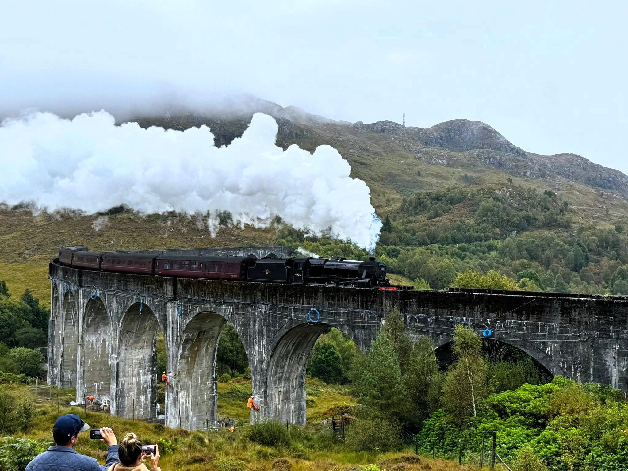 Edinburgh to Glenfinnan Viaduct, Glencoe & Highlands Day Tour