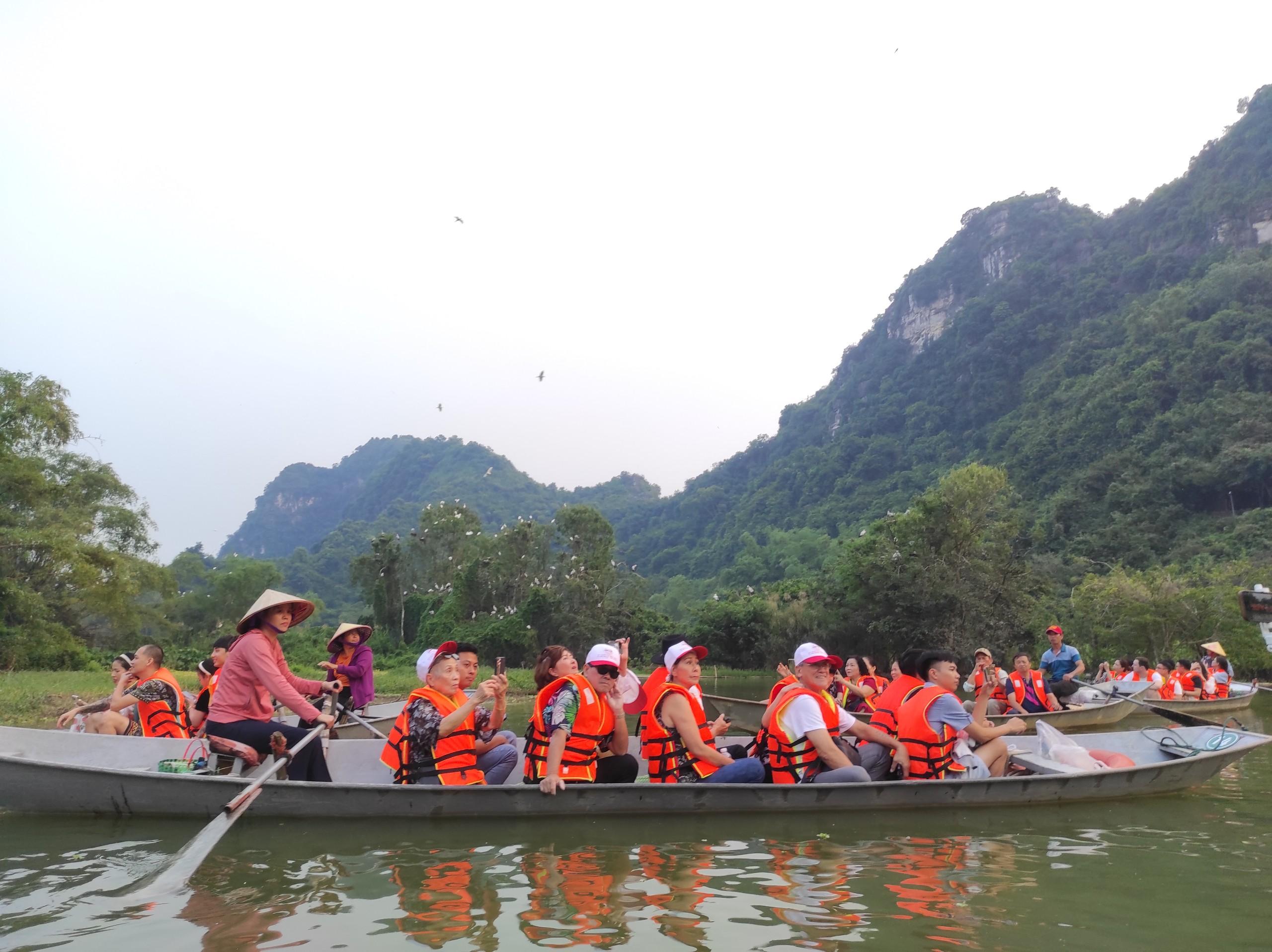 2-Day Ninh Binh Escape from Hanoi: Caves, Cycling & Culture