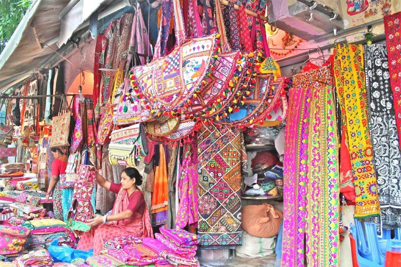 Delhi Personal Shopping Tour with Local Female Expert