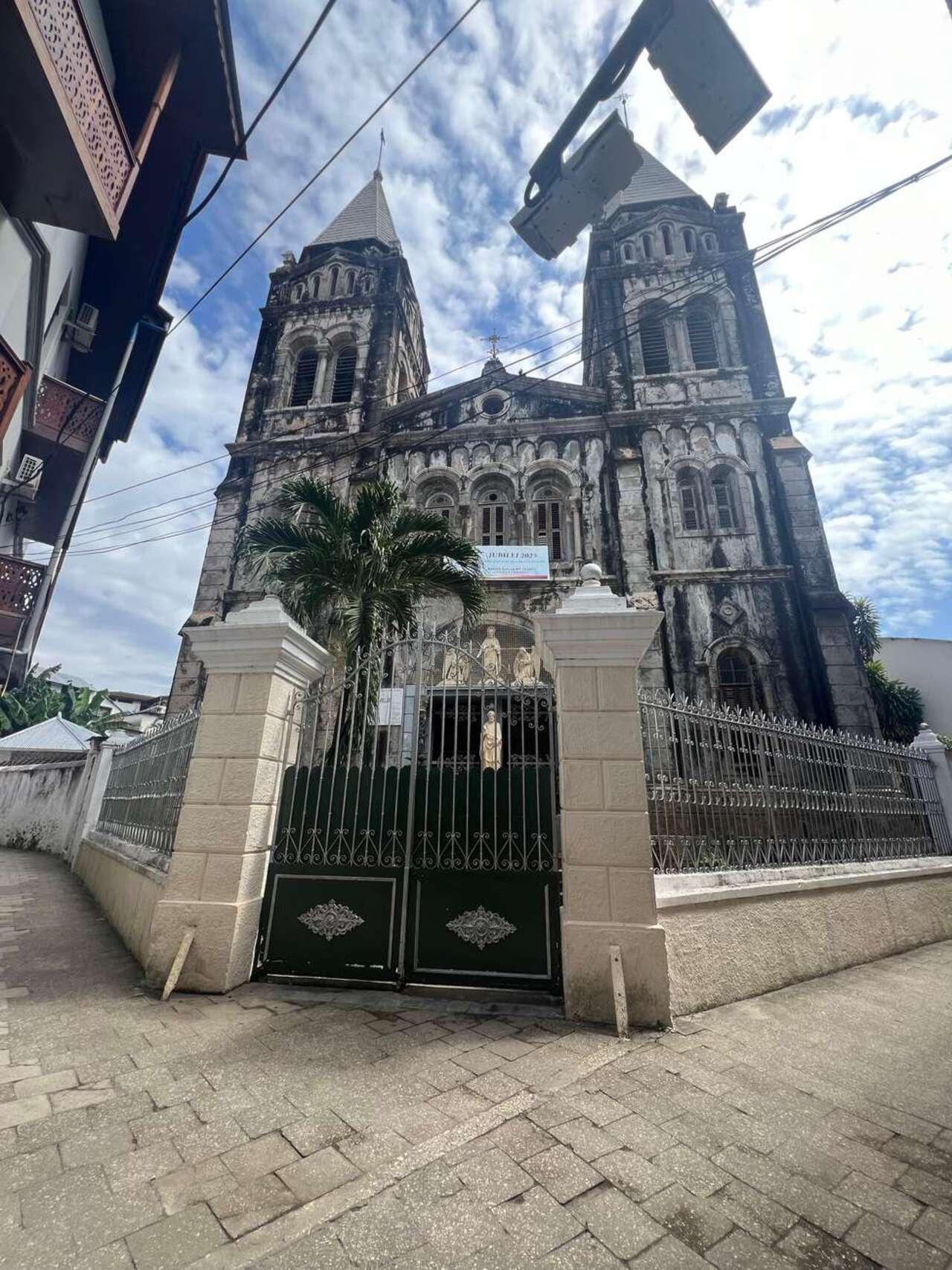 Zanzibar Full-Day Discovery: Stone Town, Butterfly Center & Kuza Cave