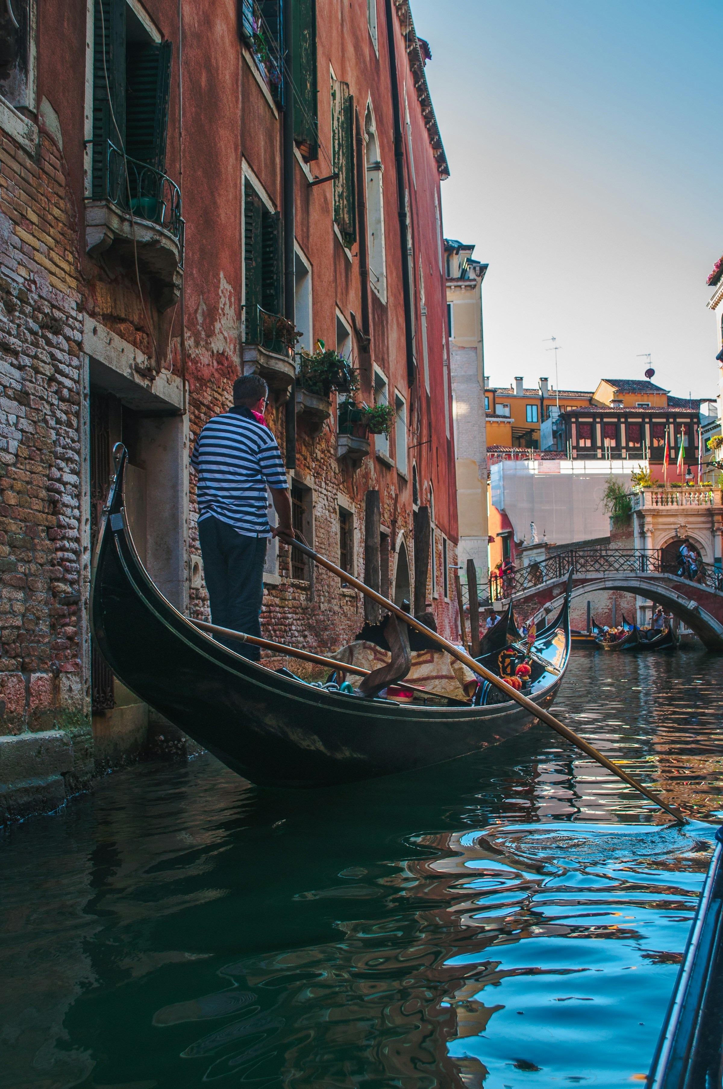 Venice VIP Champagne Gondola Ride – 1-Hour Private Tour