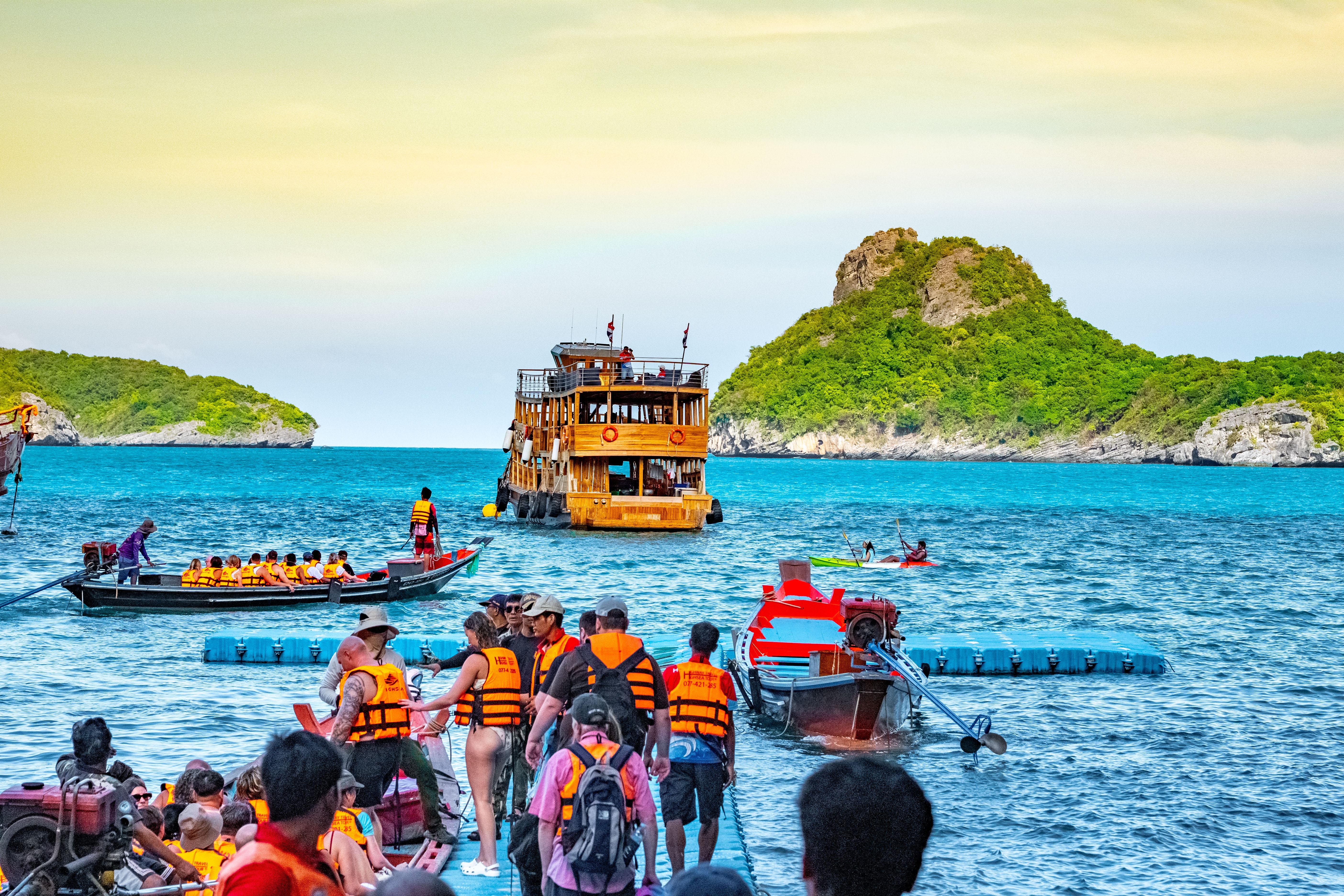 Mu Ko Ang Thong National Park Cruise & Optional Kayaking