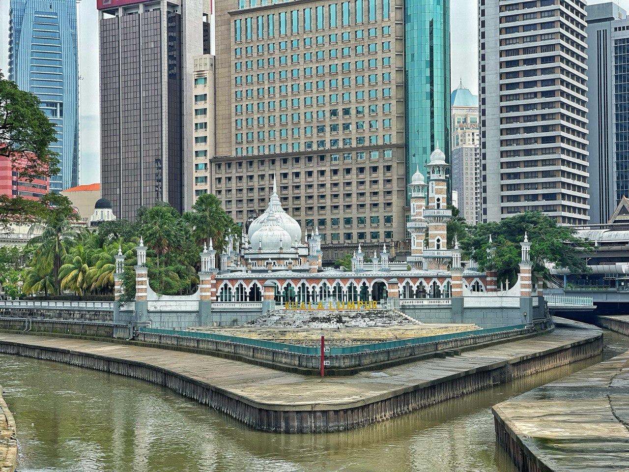 Kuala Lumpur Highlights and Batu Caves Full-Day Tour