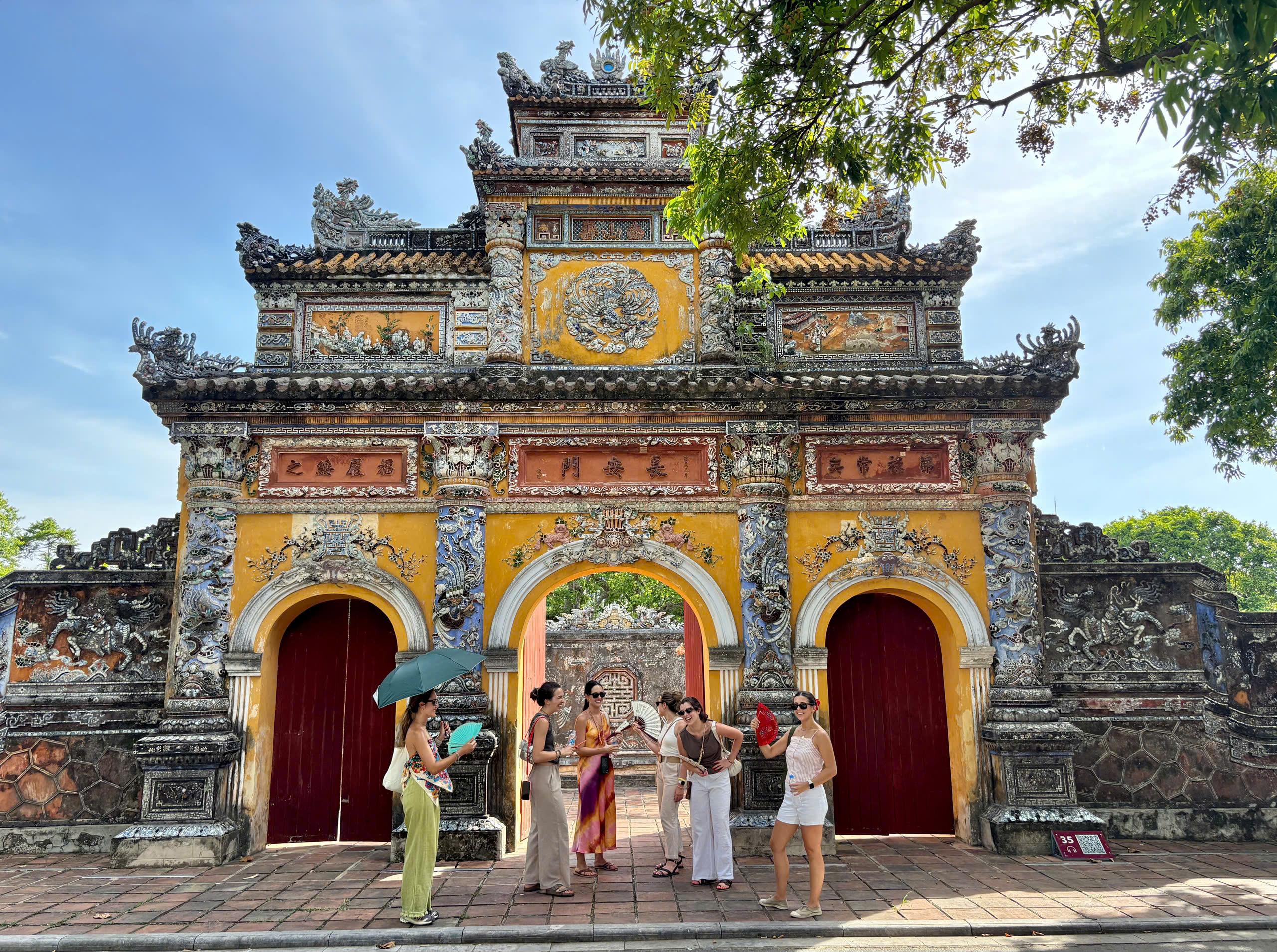 Private Guided Walking Tour: Hue Imperial Citadel