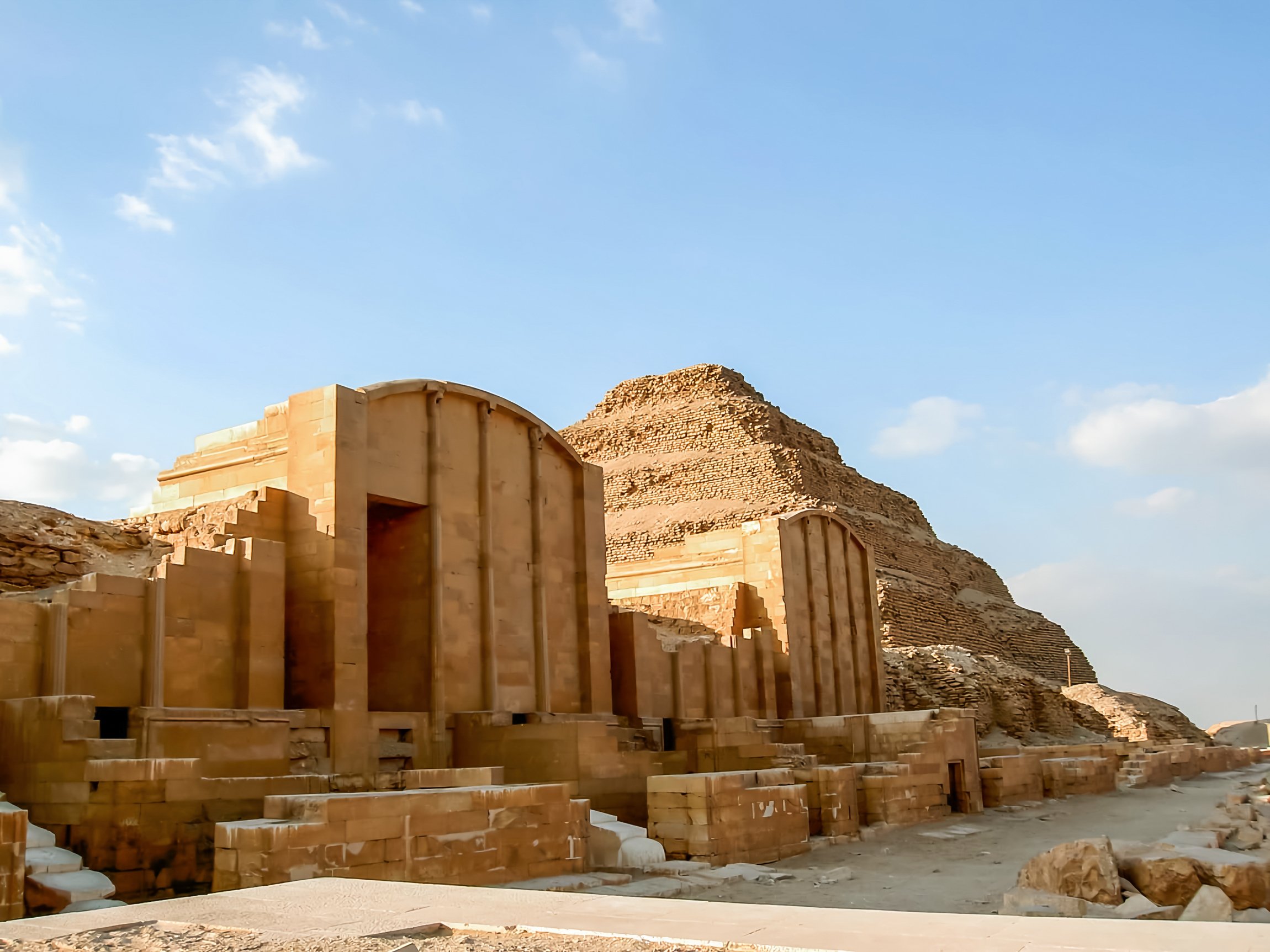 Cairo: Pyramids, Sakkara & Memphis Full-Day Expedition
