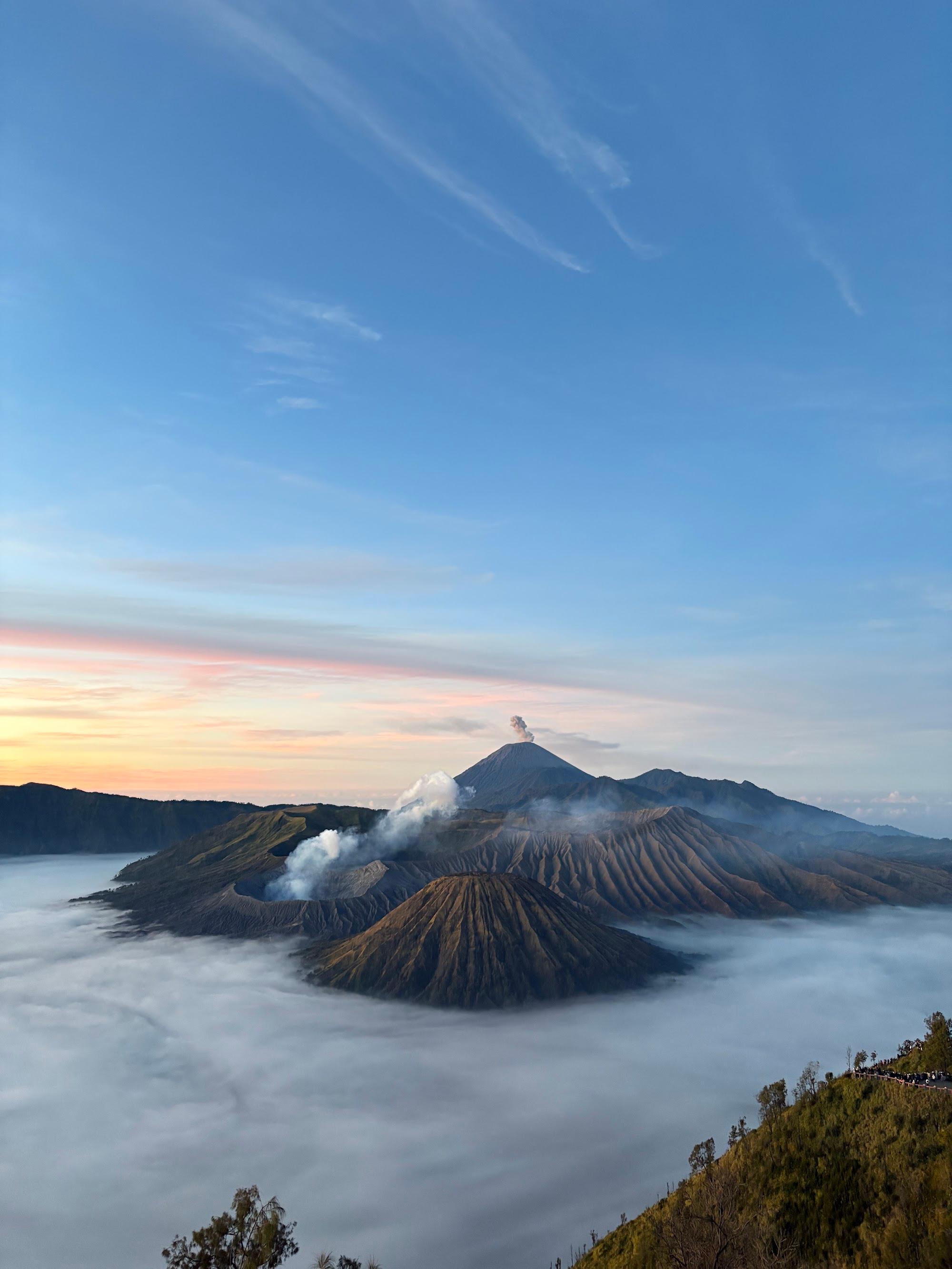 East Java Explorer: Bromo, Ijen & Tumpak Sewu Waterfall