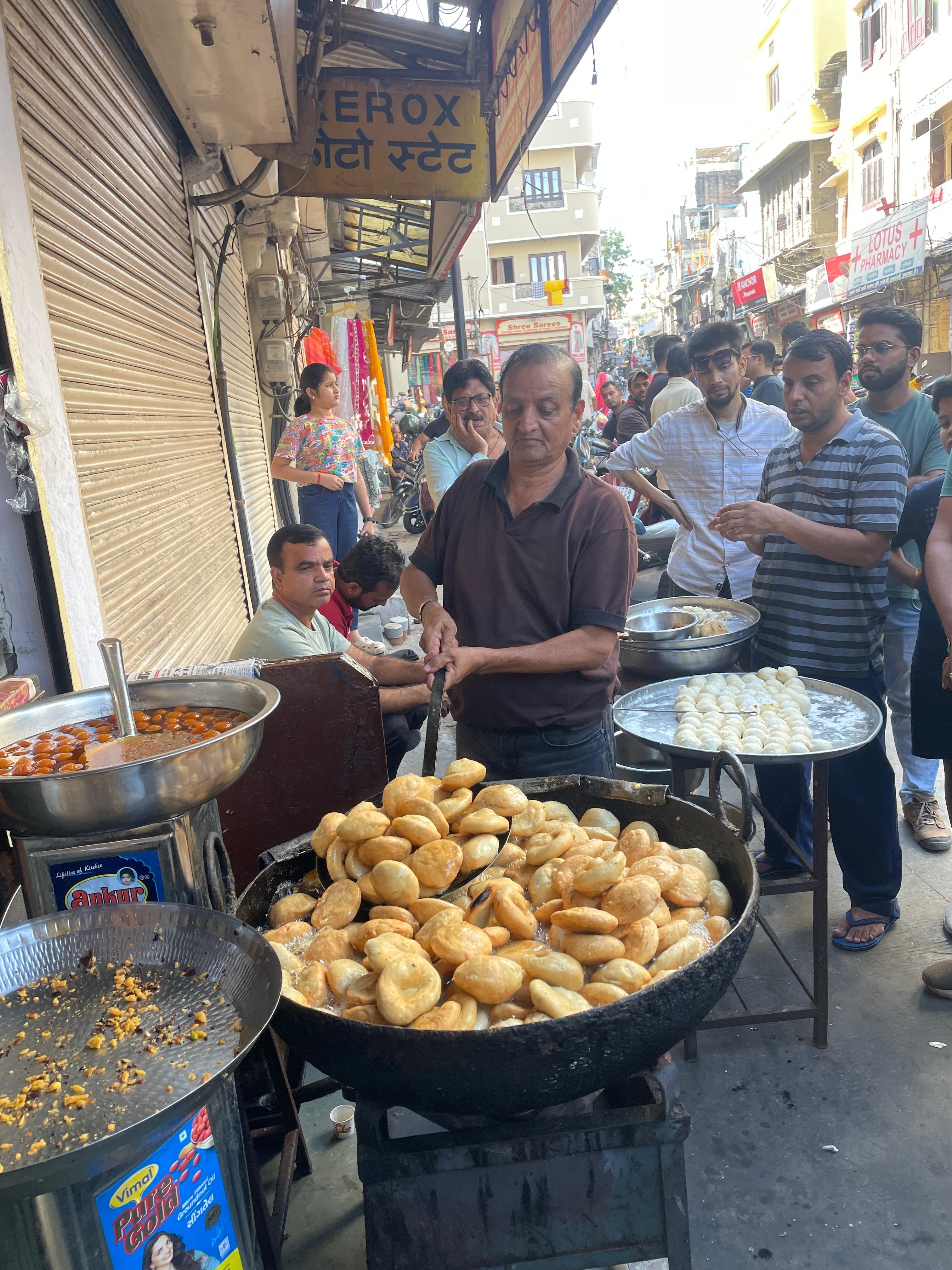 Udaipur Heritage Walk: Local Markets & Authentic Street Food