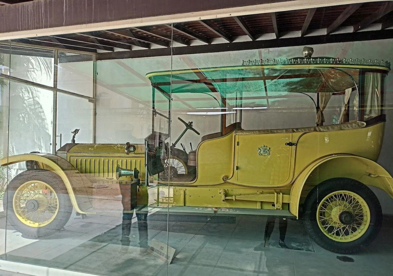 Comprehensive Hyderabad Heritage: Full & Half-Day Private Tour