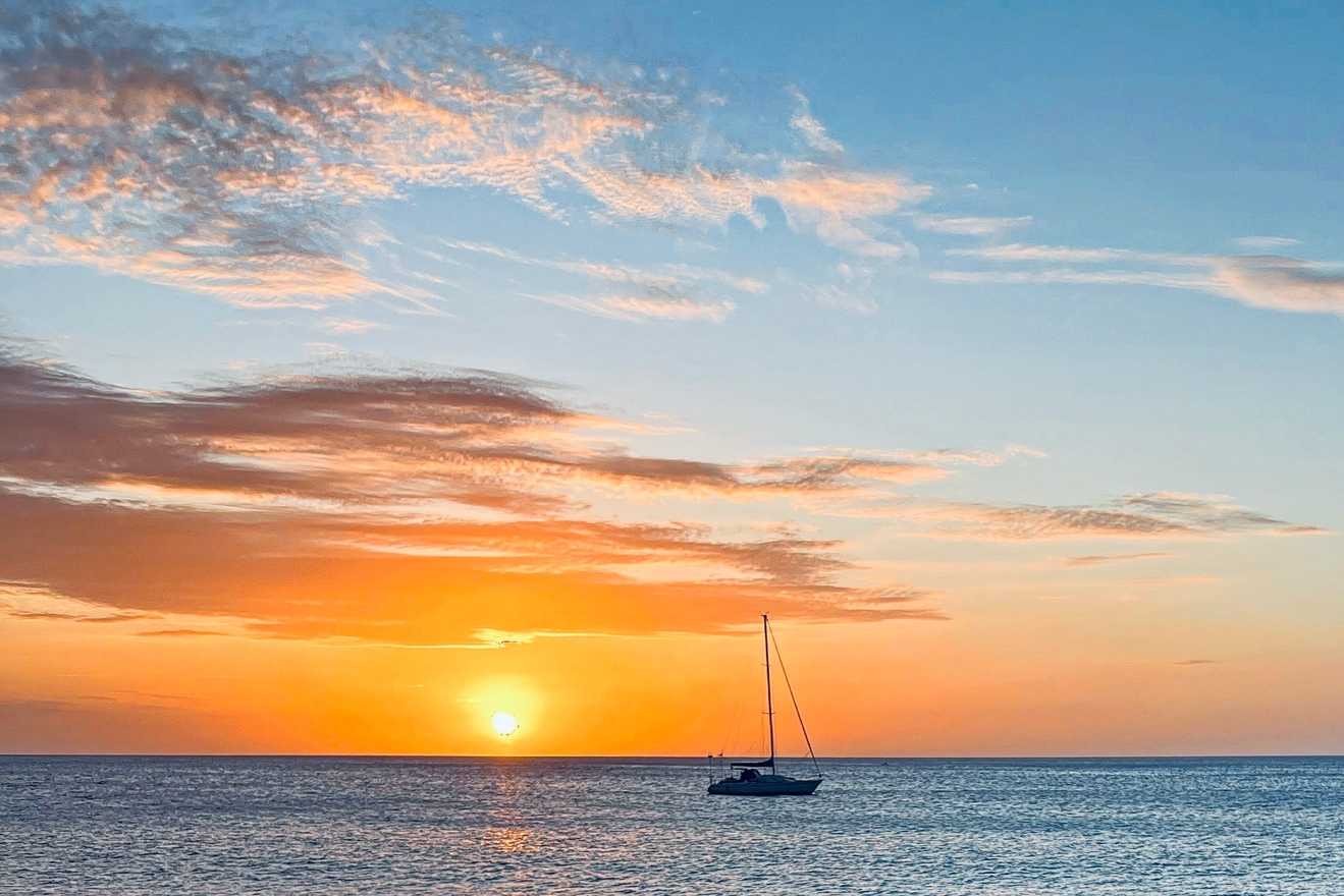 Intimate Sunset Sail off Waikiki
